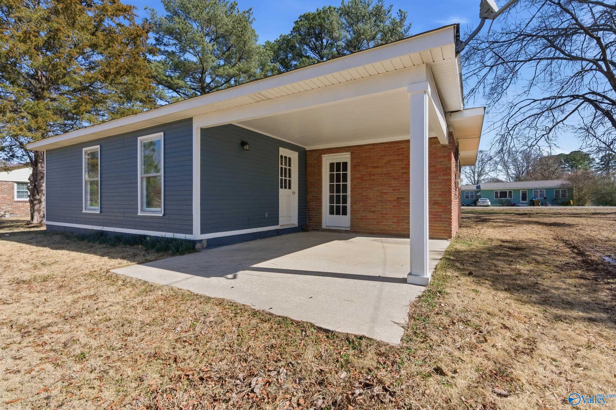 301 Holloway Street NW