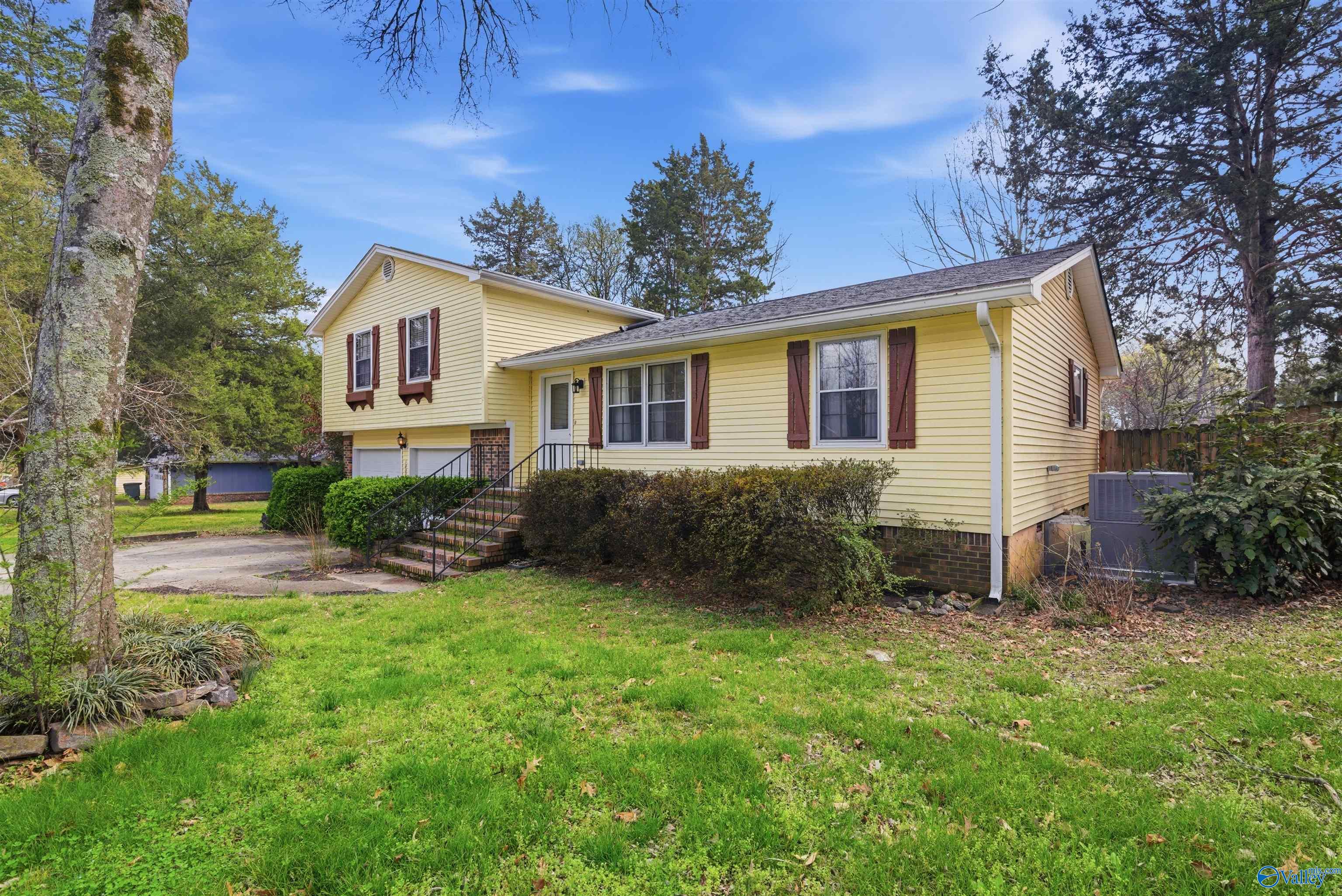 1008 Vicksburg Lane SE