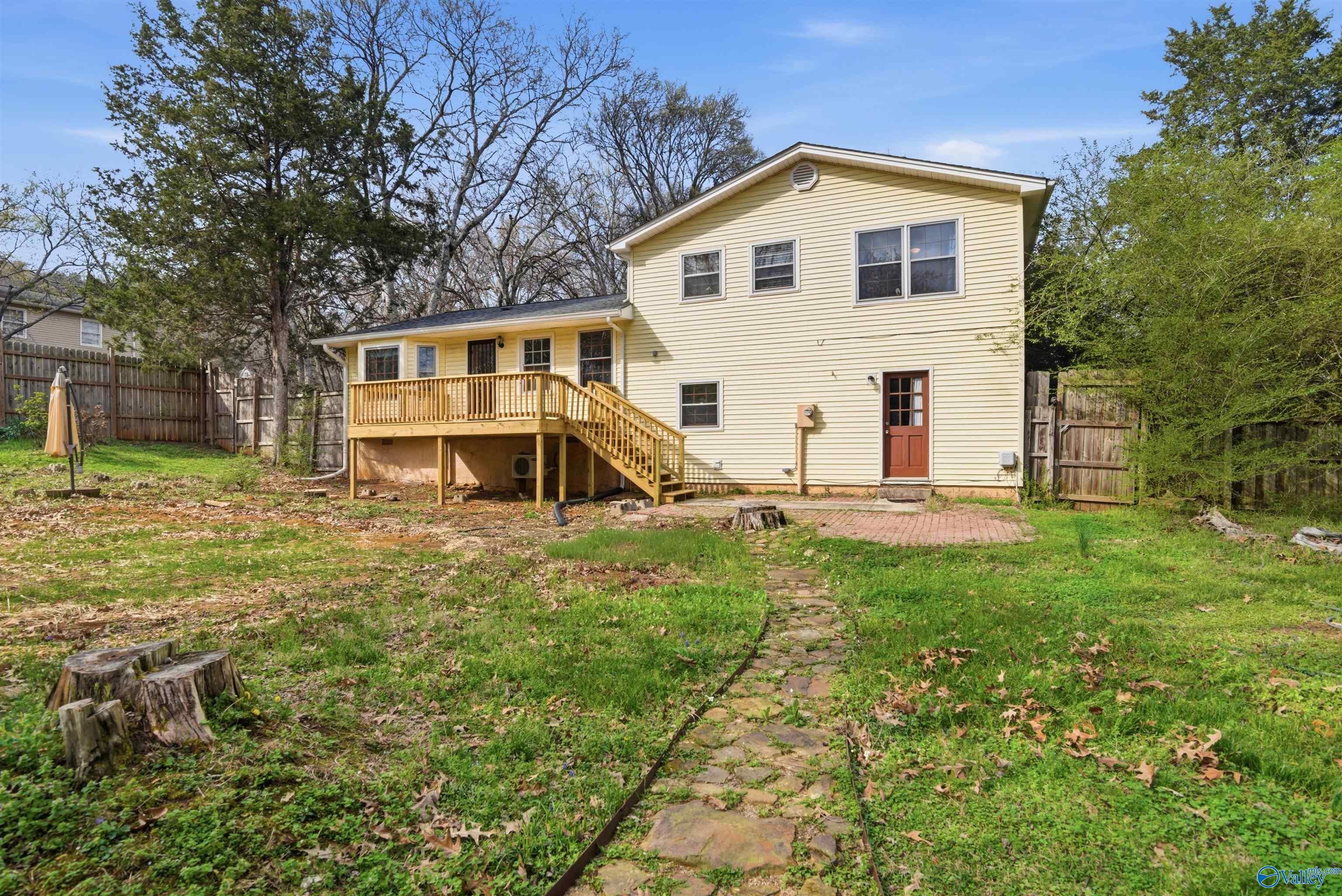 1008 Vicksburg Lane SE