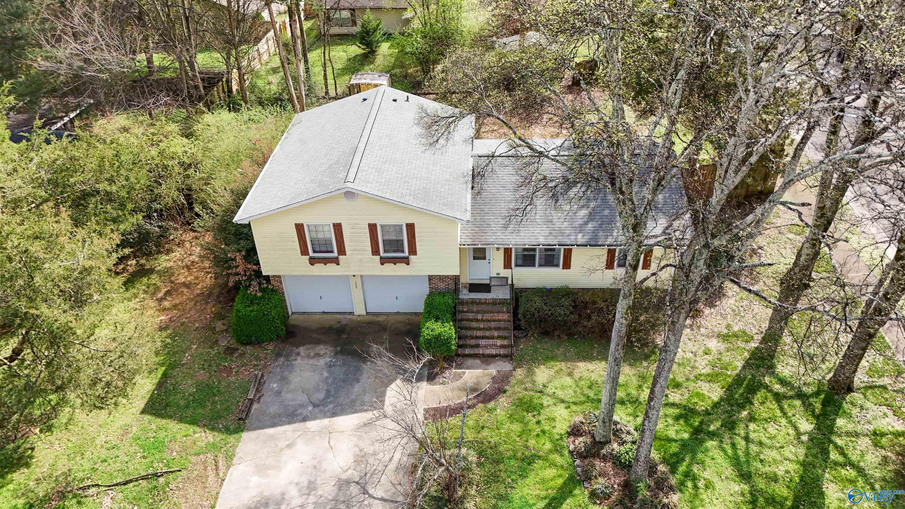 1008 Vicksburg Lane SE