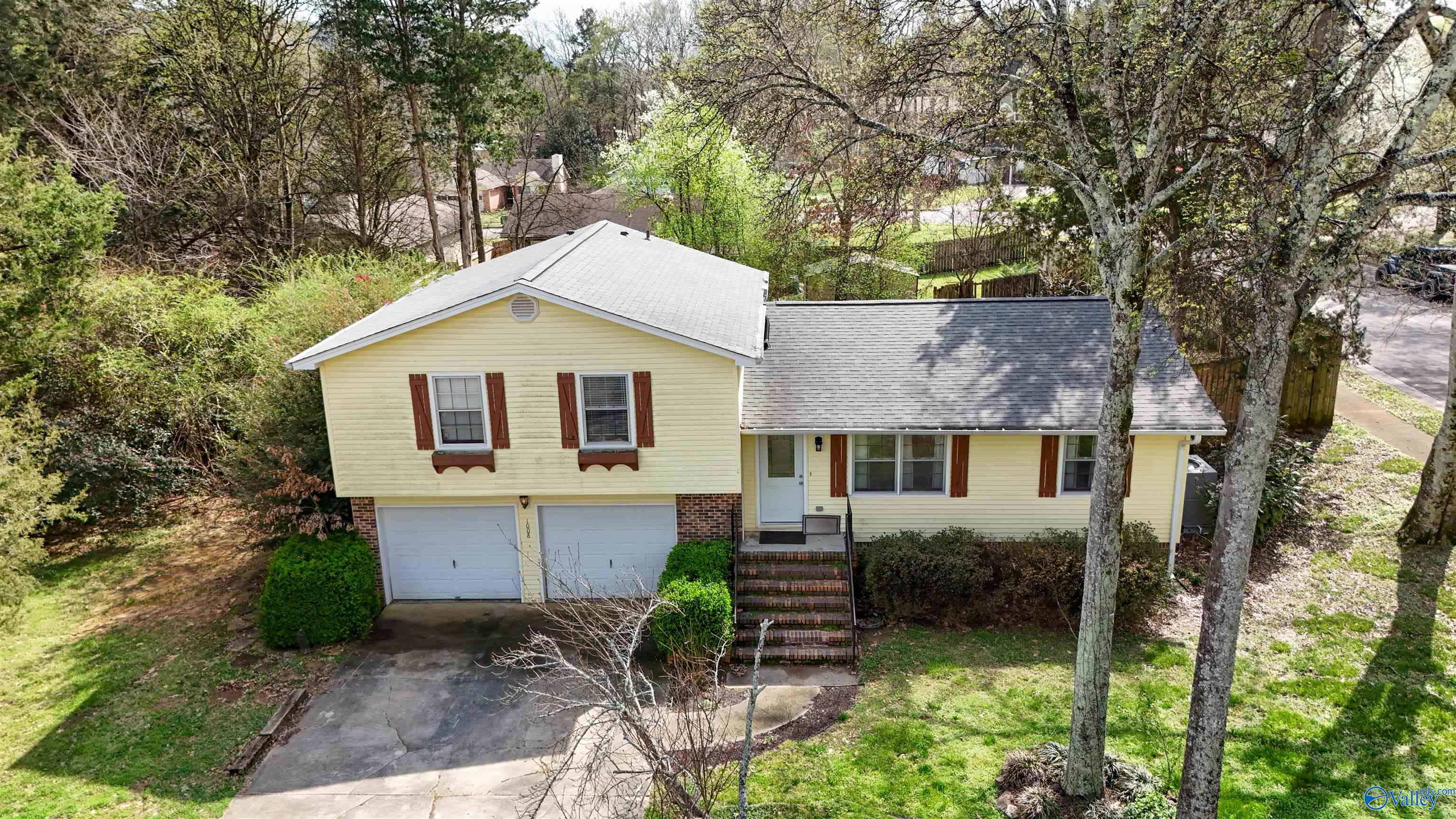 1008 Vicksburg Lane SE