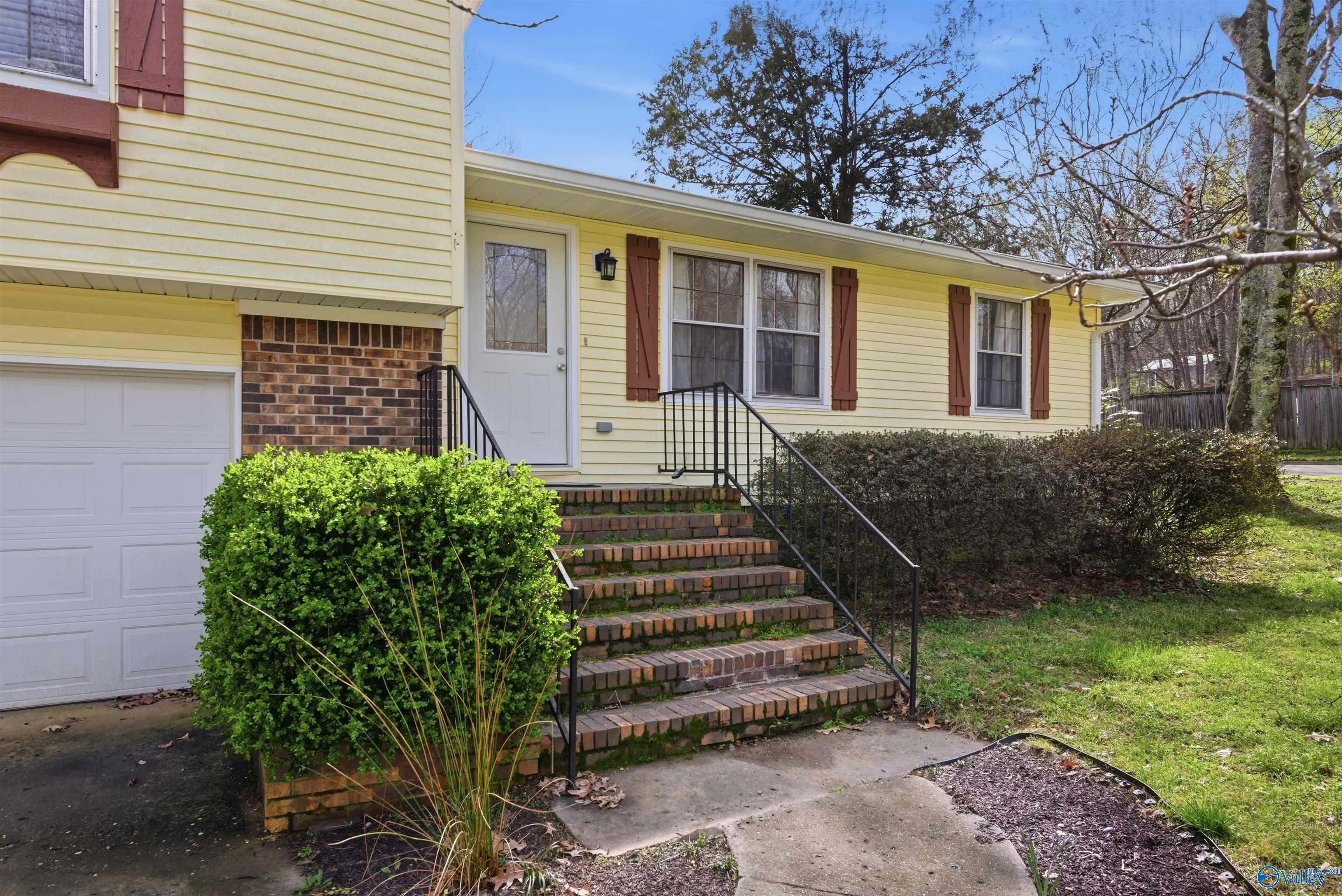 1008 Vicksburg Lane SE