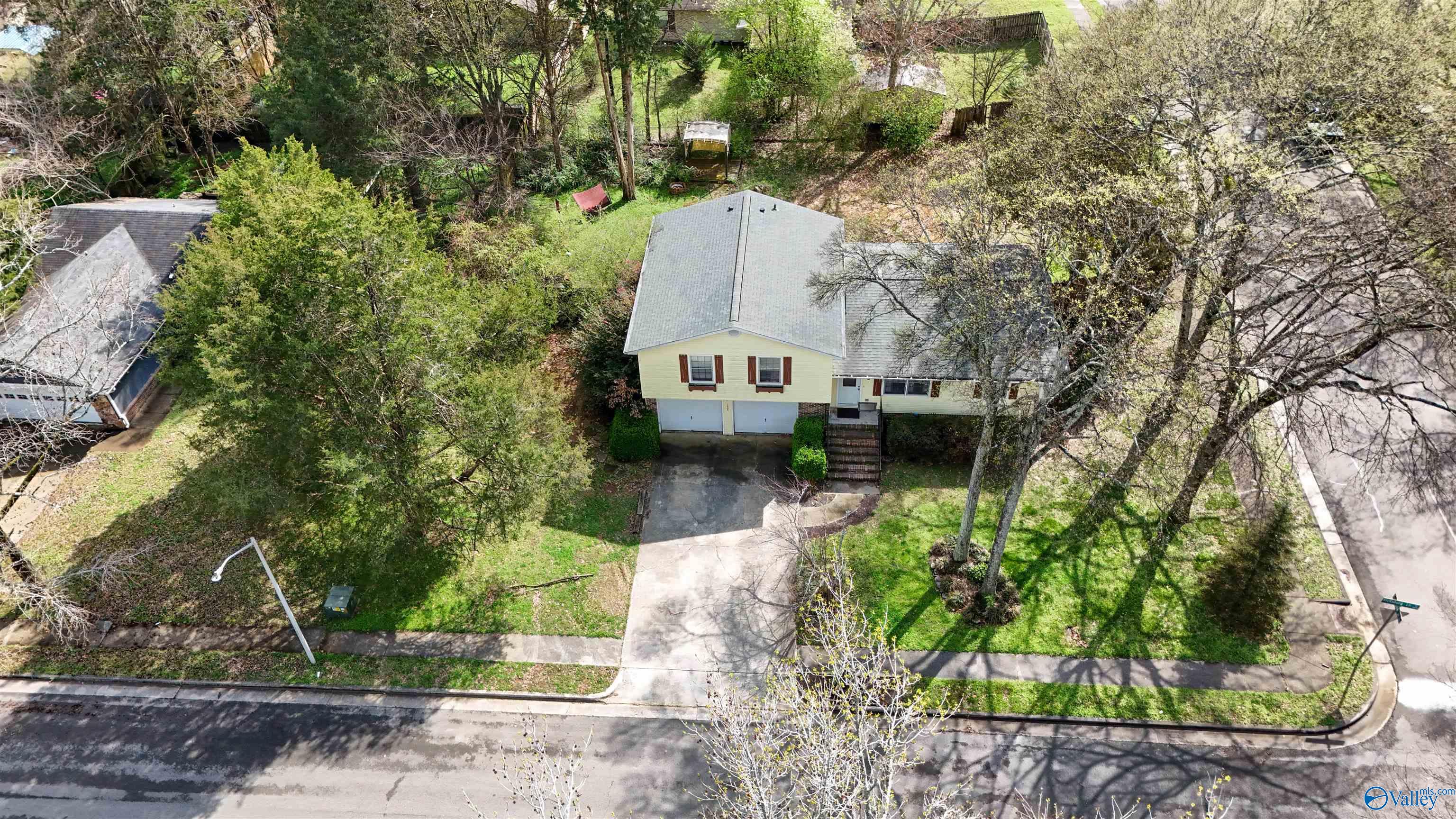 1008 Vicksburg Lane SE