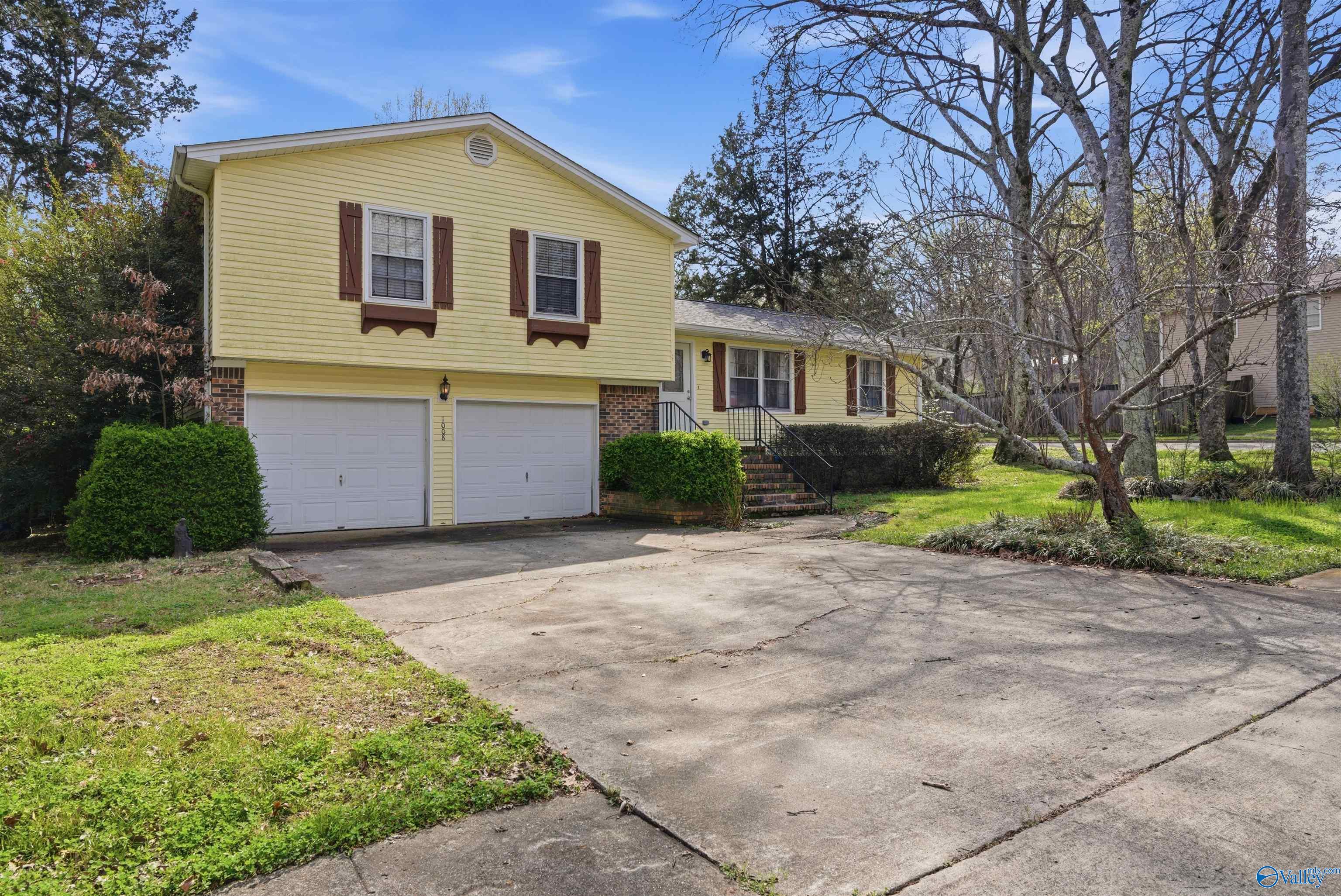 1008 Vicksburg Lane SE