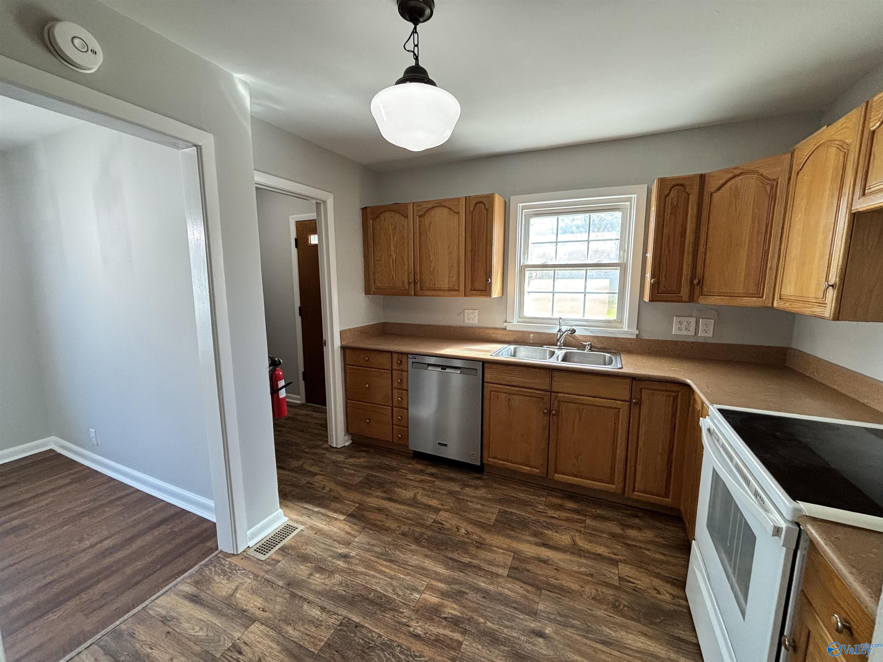 3109 Hillsboro Road SW