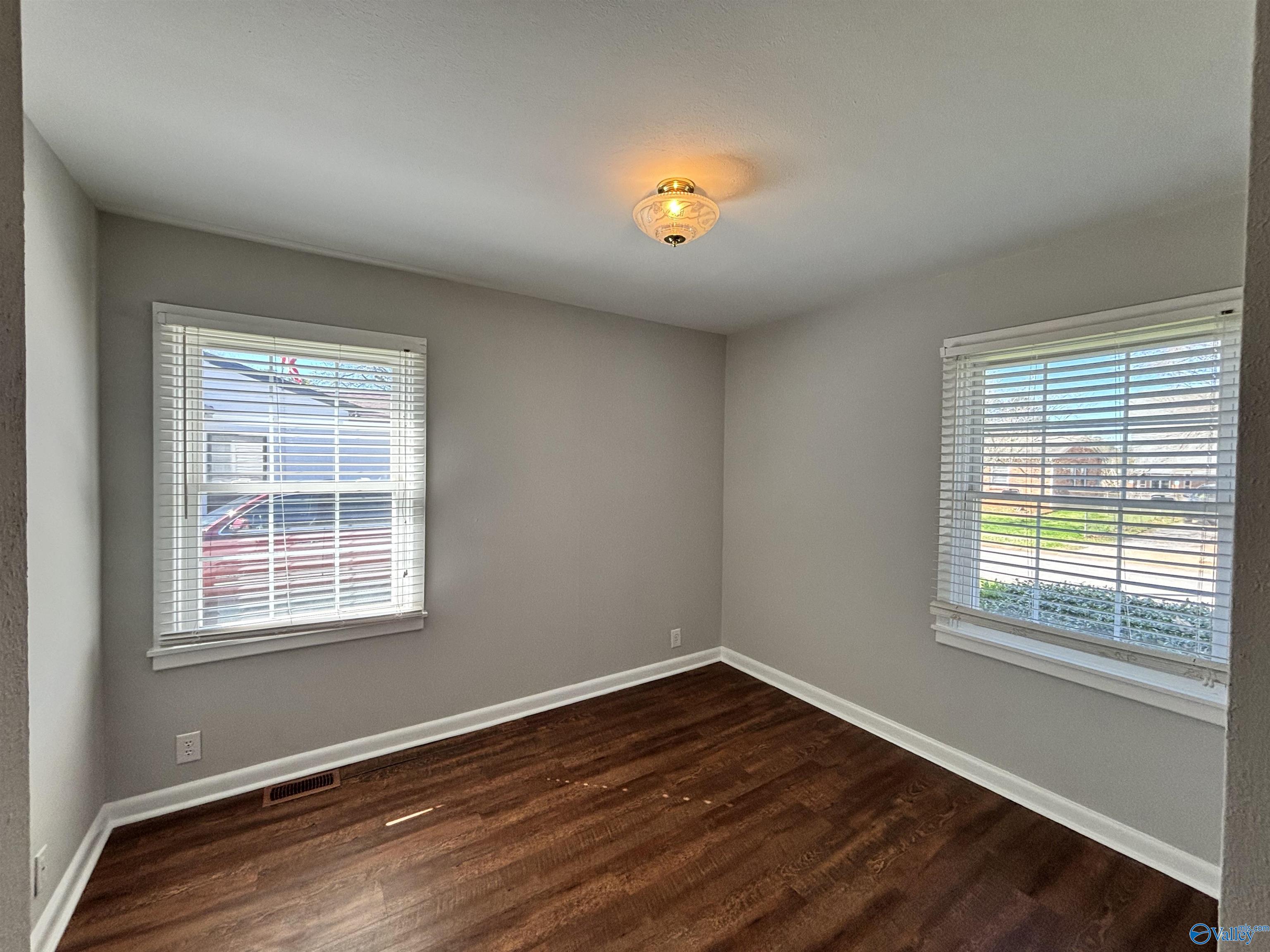 3109 Hillsboro Road SW