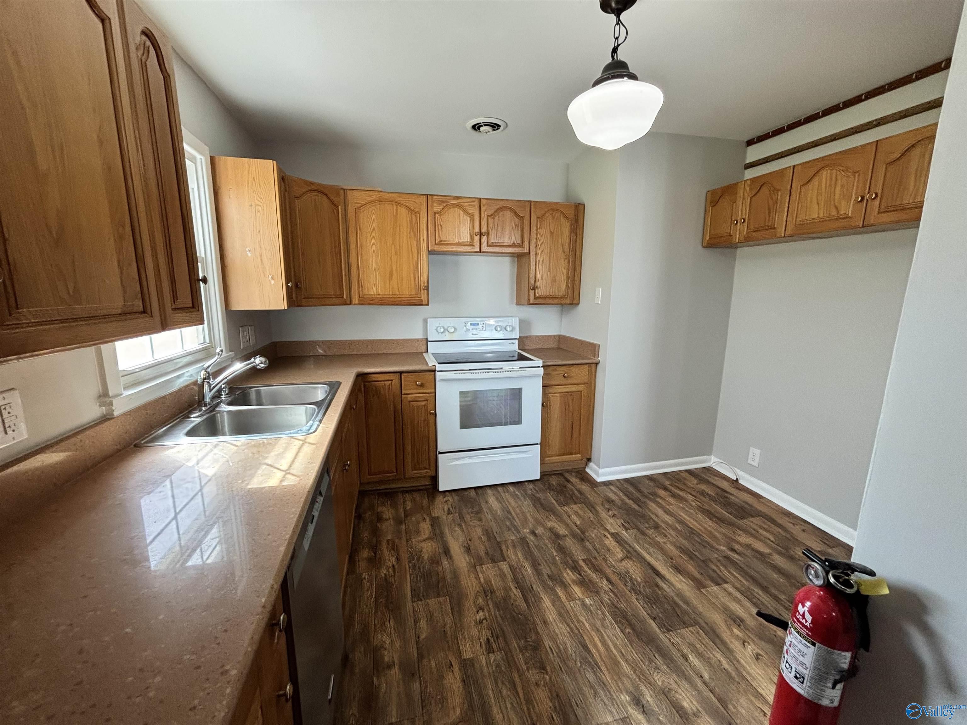 3109 Hillsboro Road SW