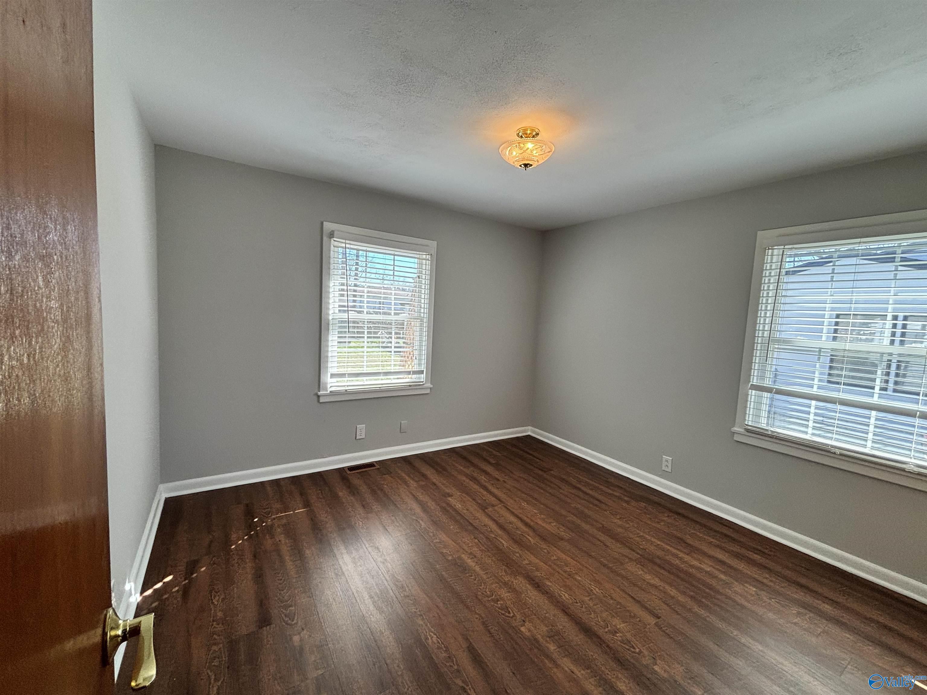 3109 Hillsboro Road SW