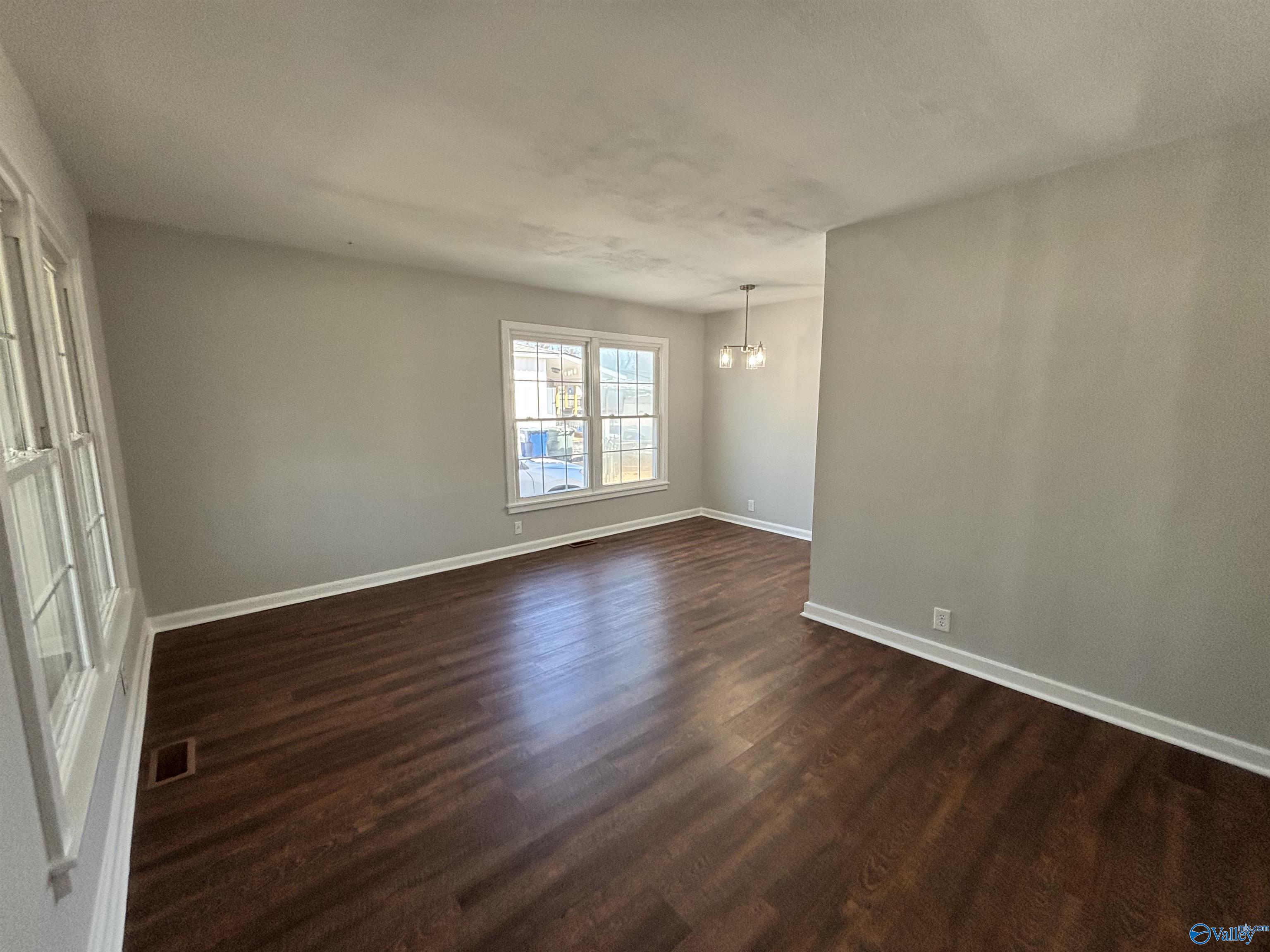 3109 Hillsboro Road SW