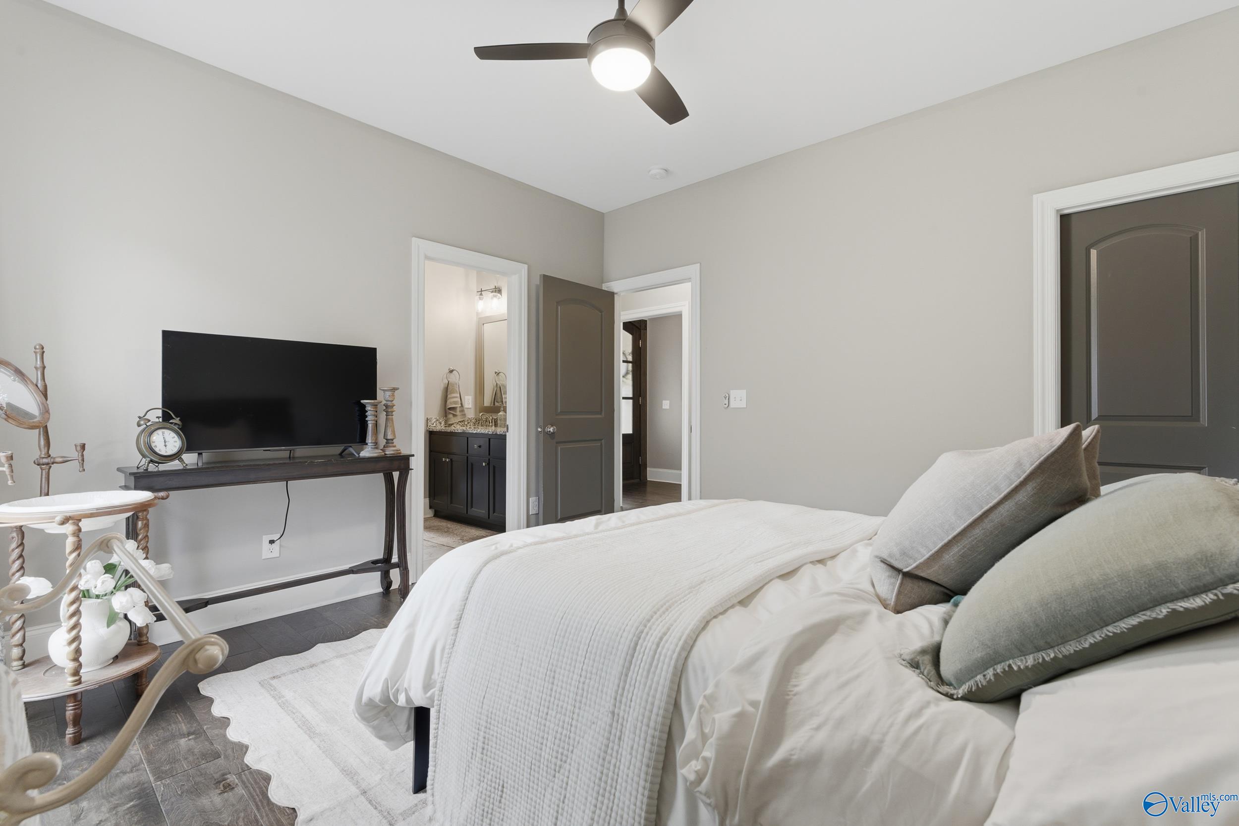 3012 Chimney Cove Circle SE