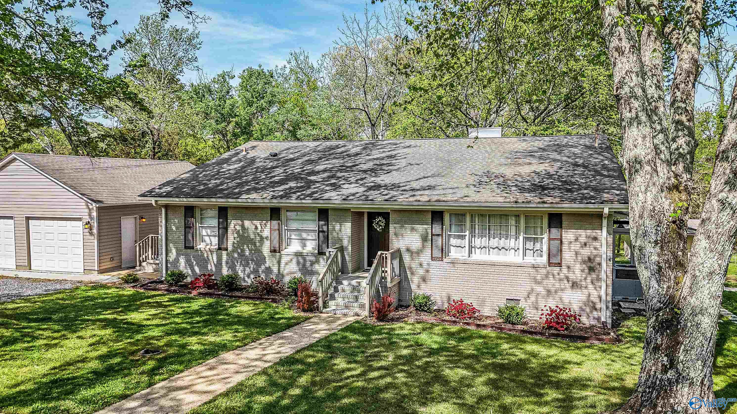 7175 Moores Mill Road NE
