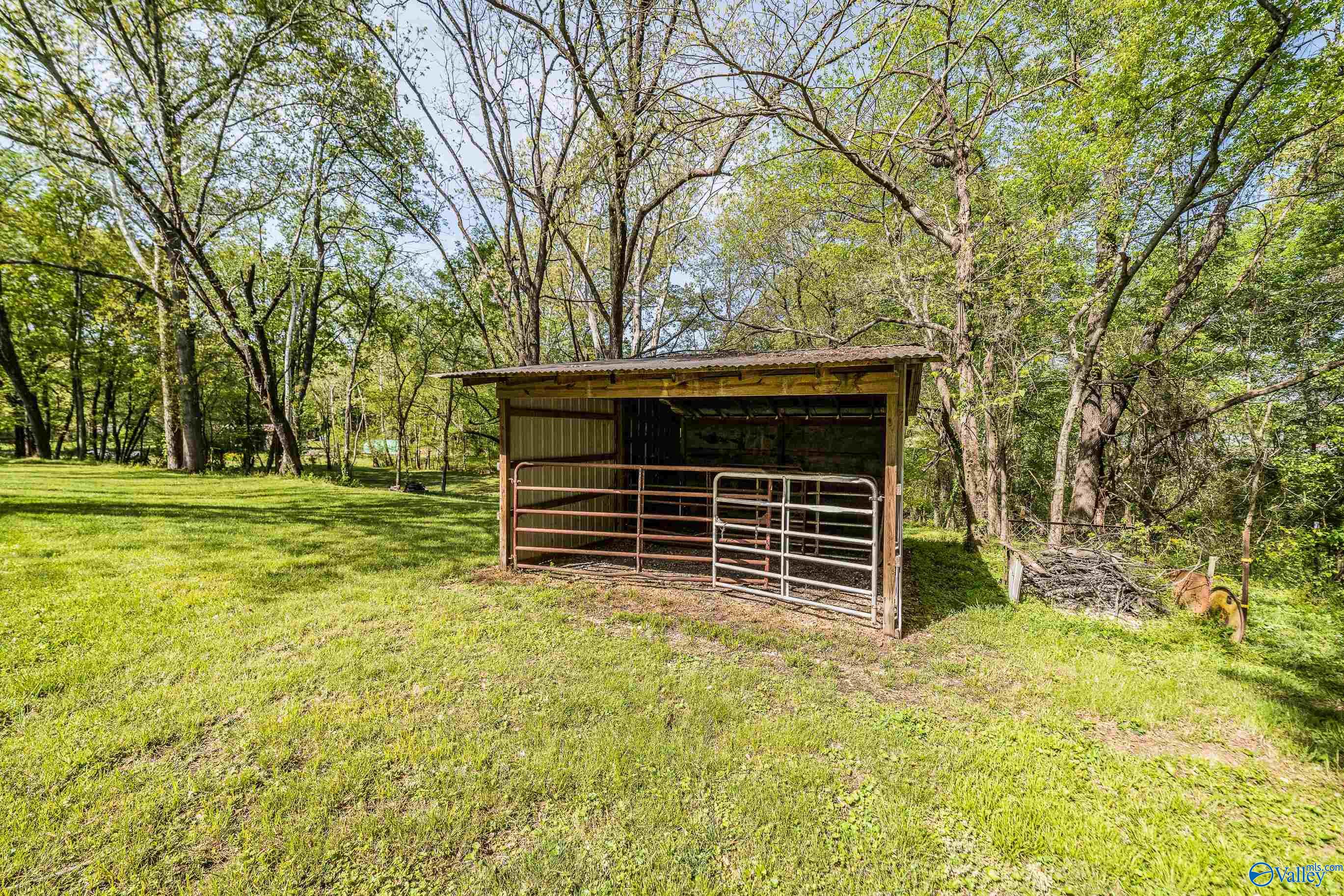 7175 Moores Mill Road NE