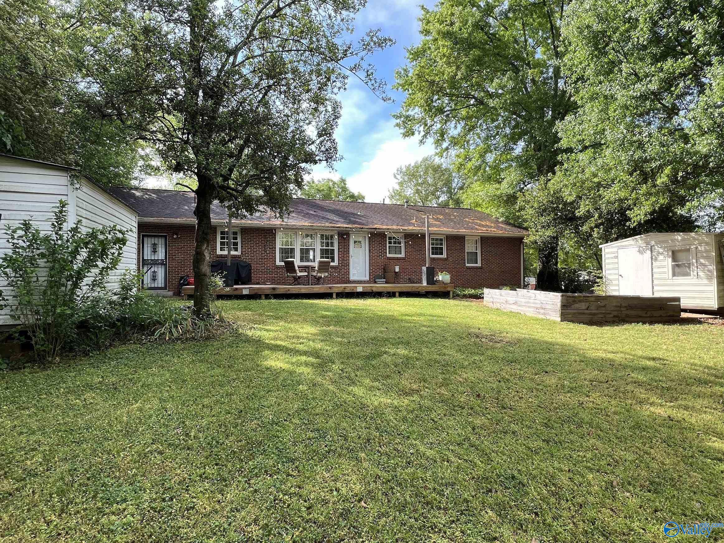 2305 Gladstone Drive NE