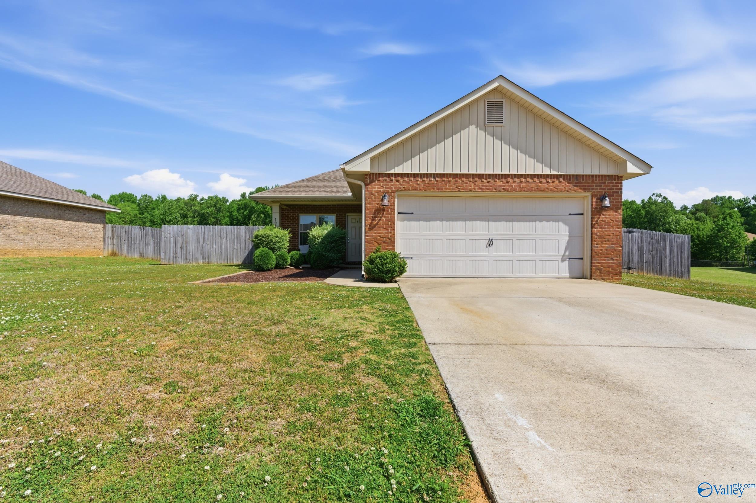 126 Clydesdale Lane