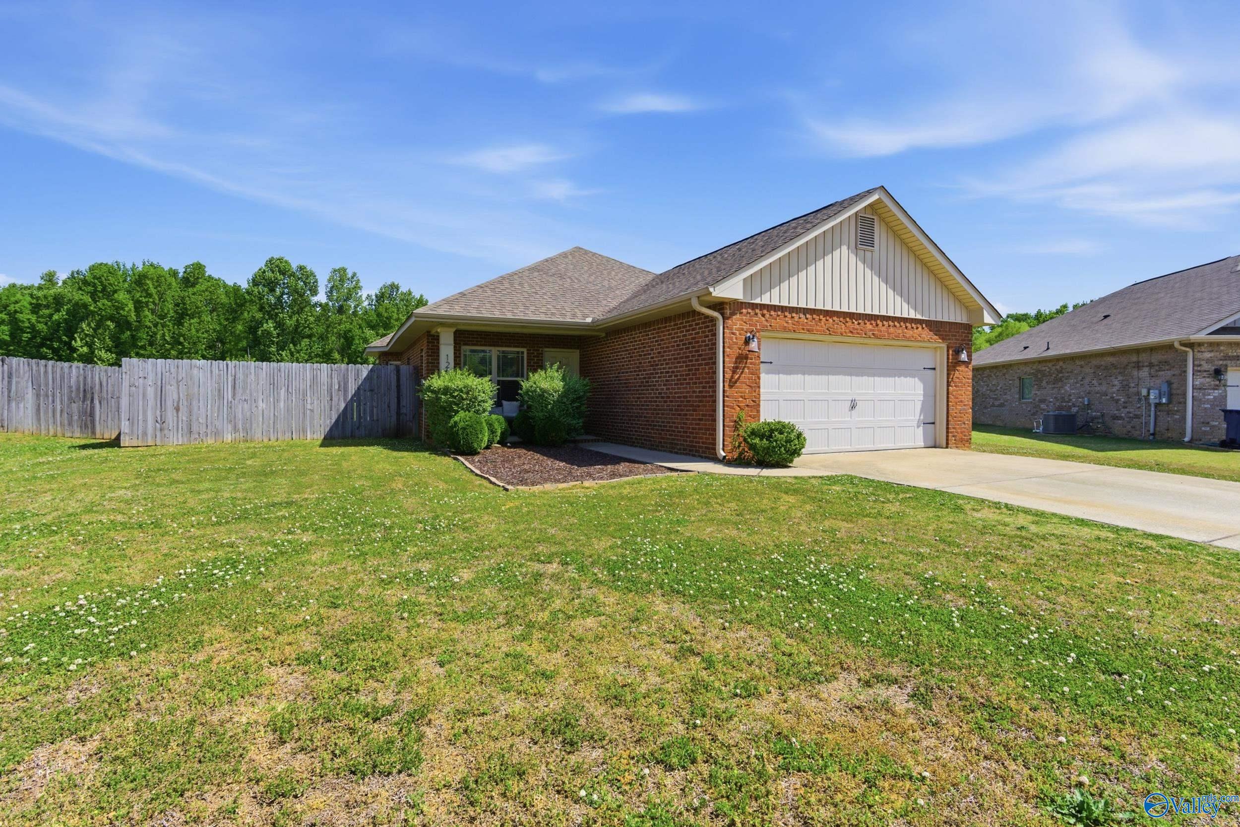 126 Clydesdale Lane