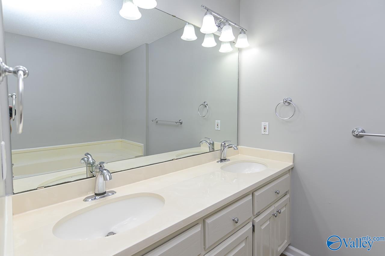 2510 Lawson Lake Court