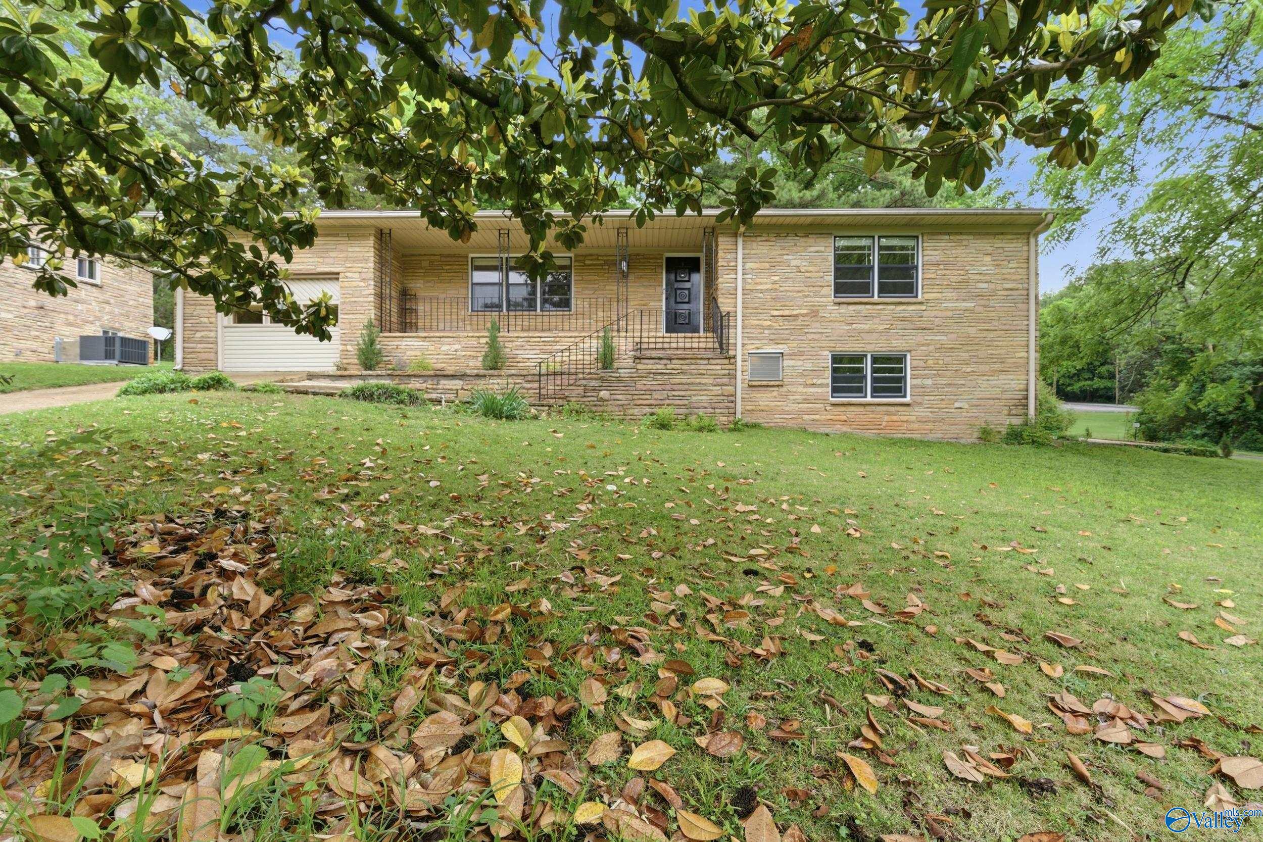1002 Woodall Lane