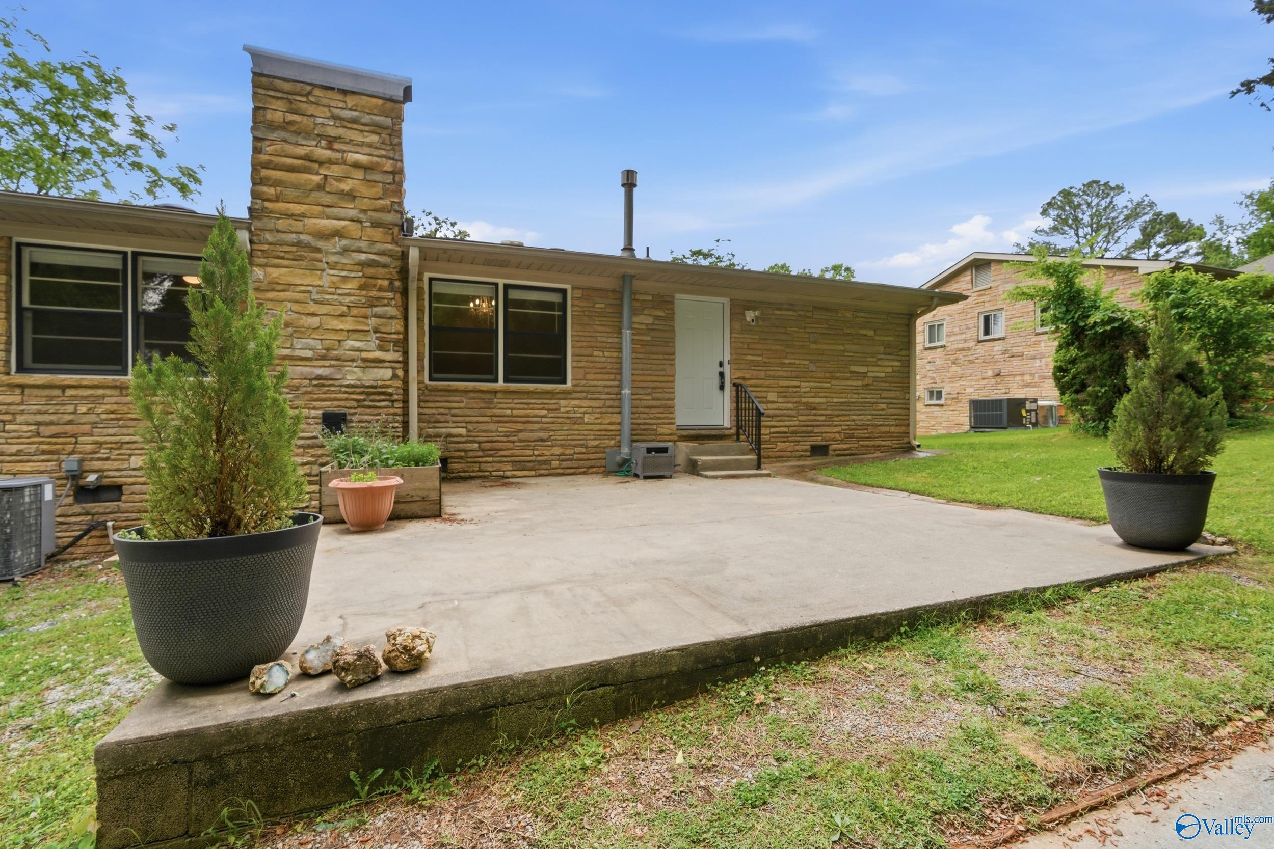 1002 Woodall Lane
