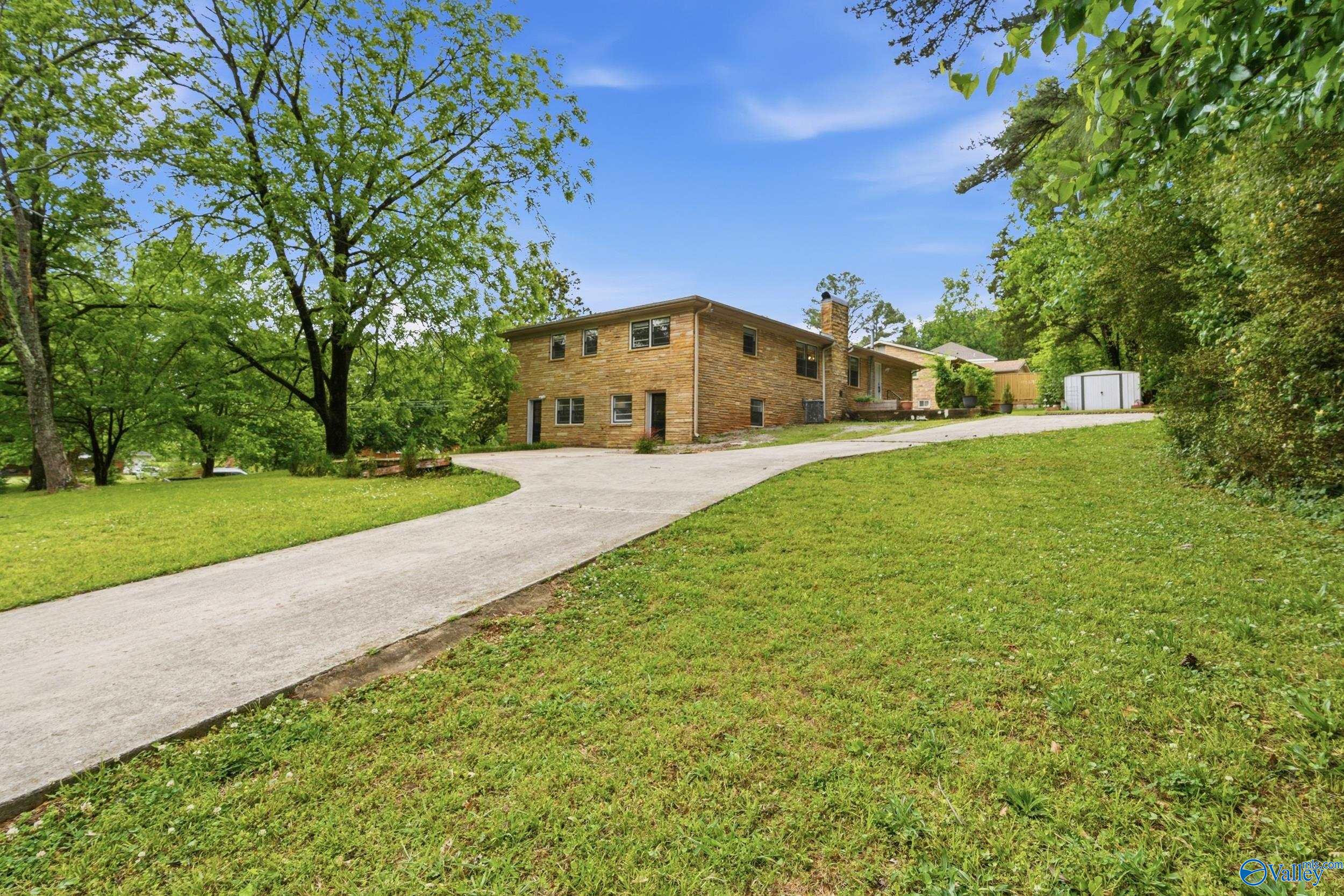 1002 Woodall Lane