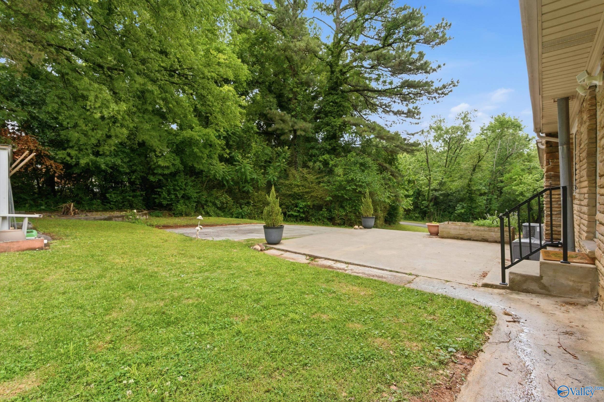 1002 Woodall Lane
