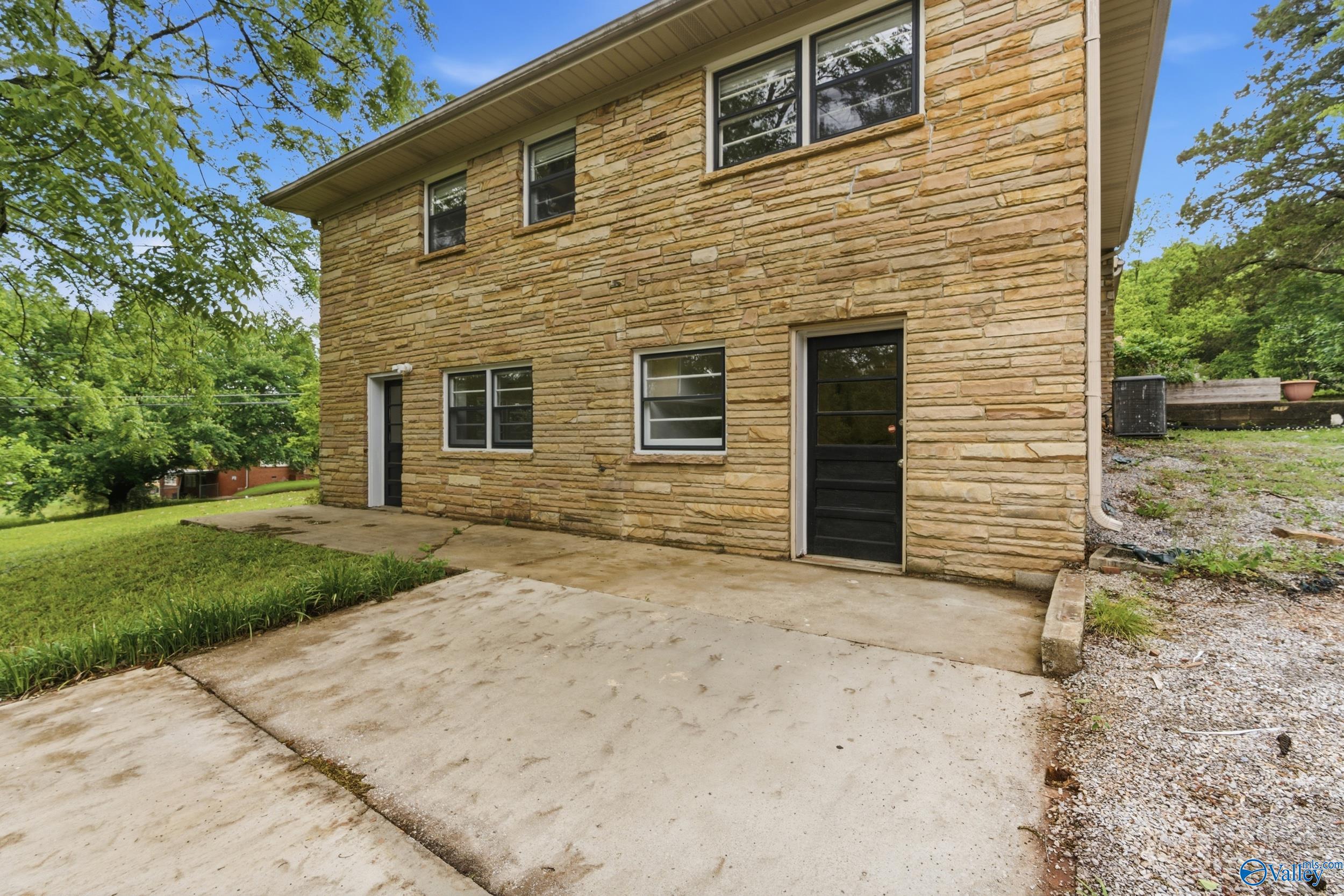 1002 Woodall Lane