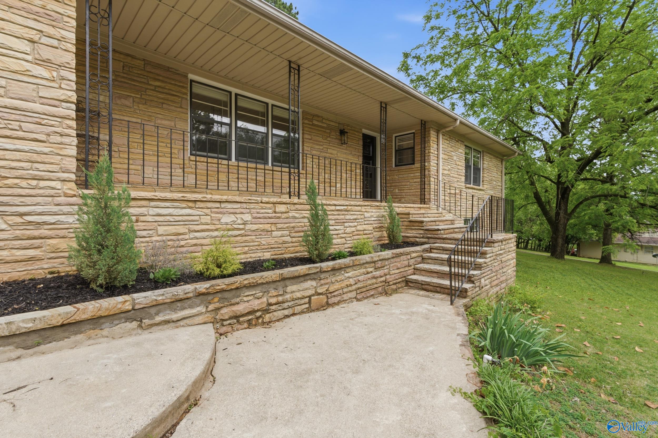 1002 Woodall Lane