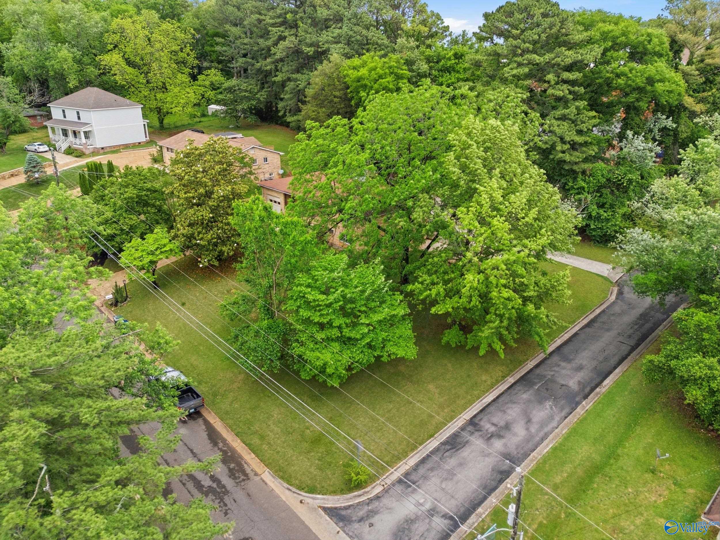 1002 Woodall Lane
