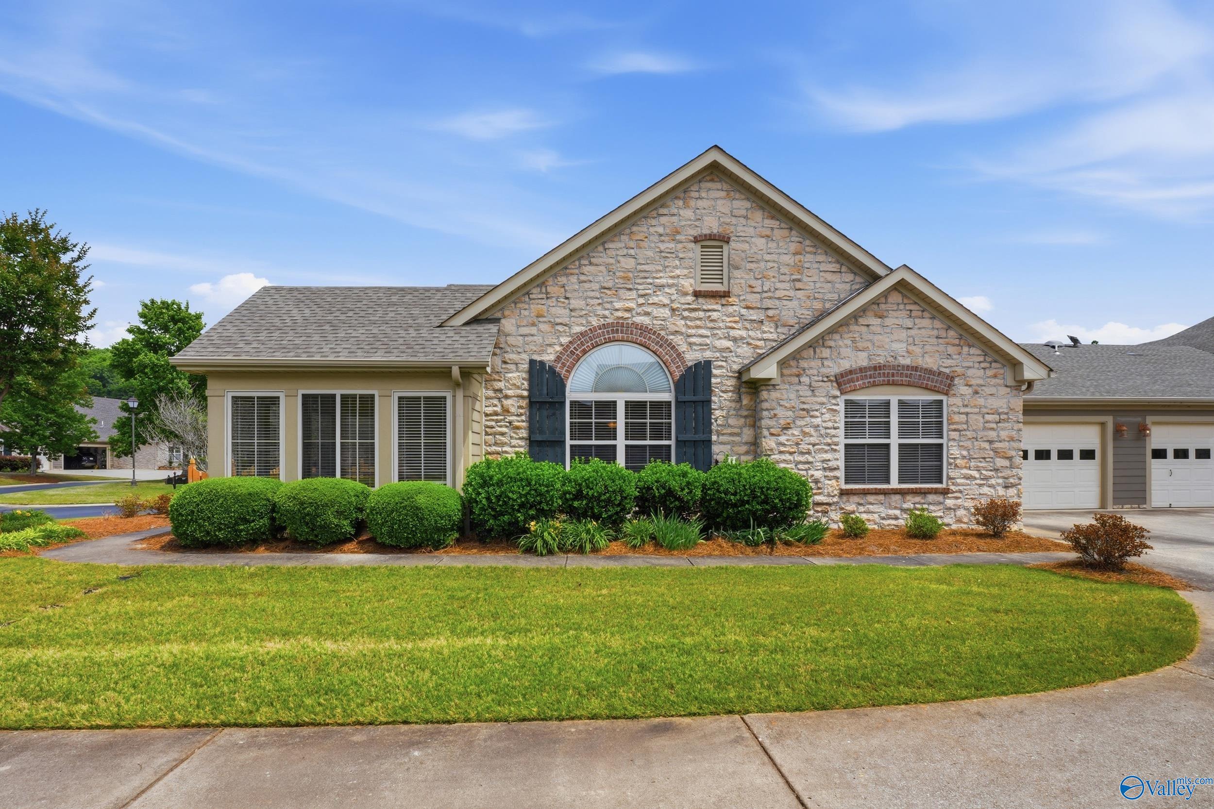 52 Laurel Lane SE