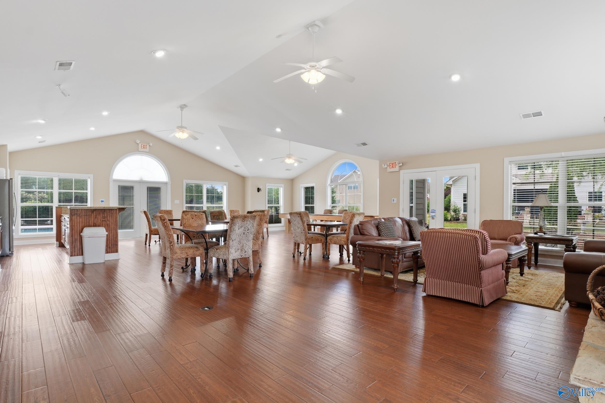 52 Laurel Lane SE