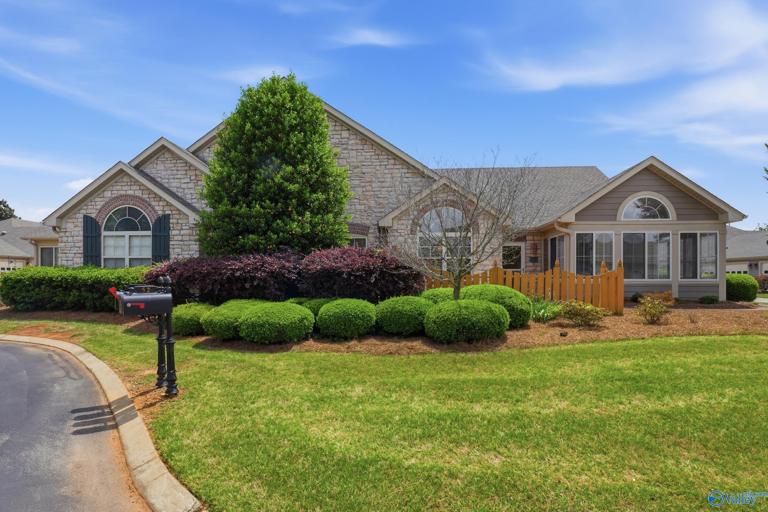 52 Laurel Lane SE