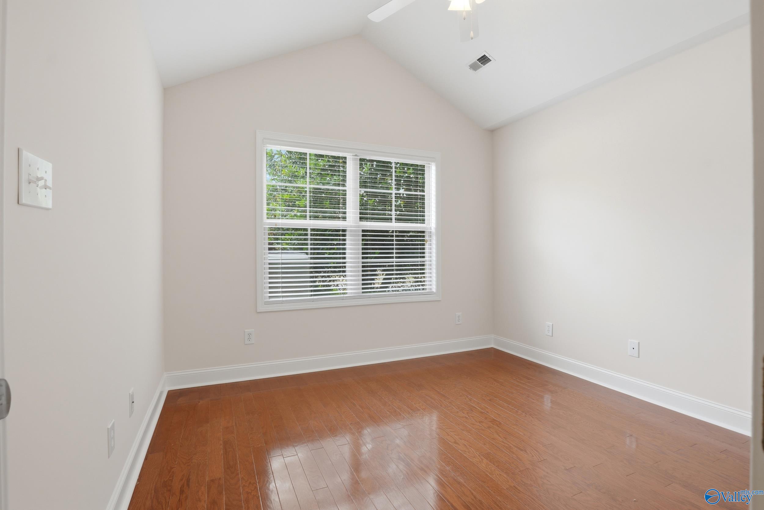 52 Laurel Lane SE