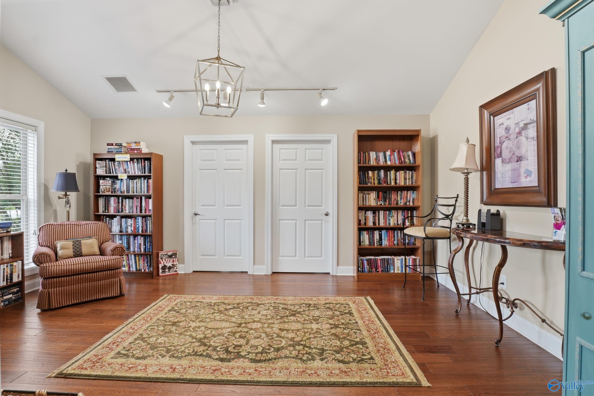 52 Laurel Lane SE