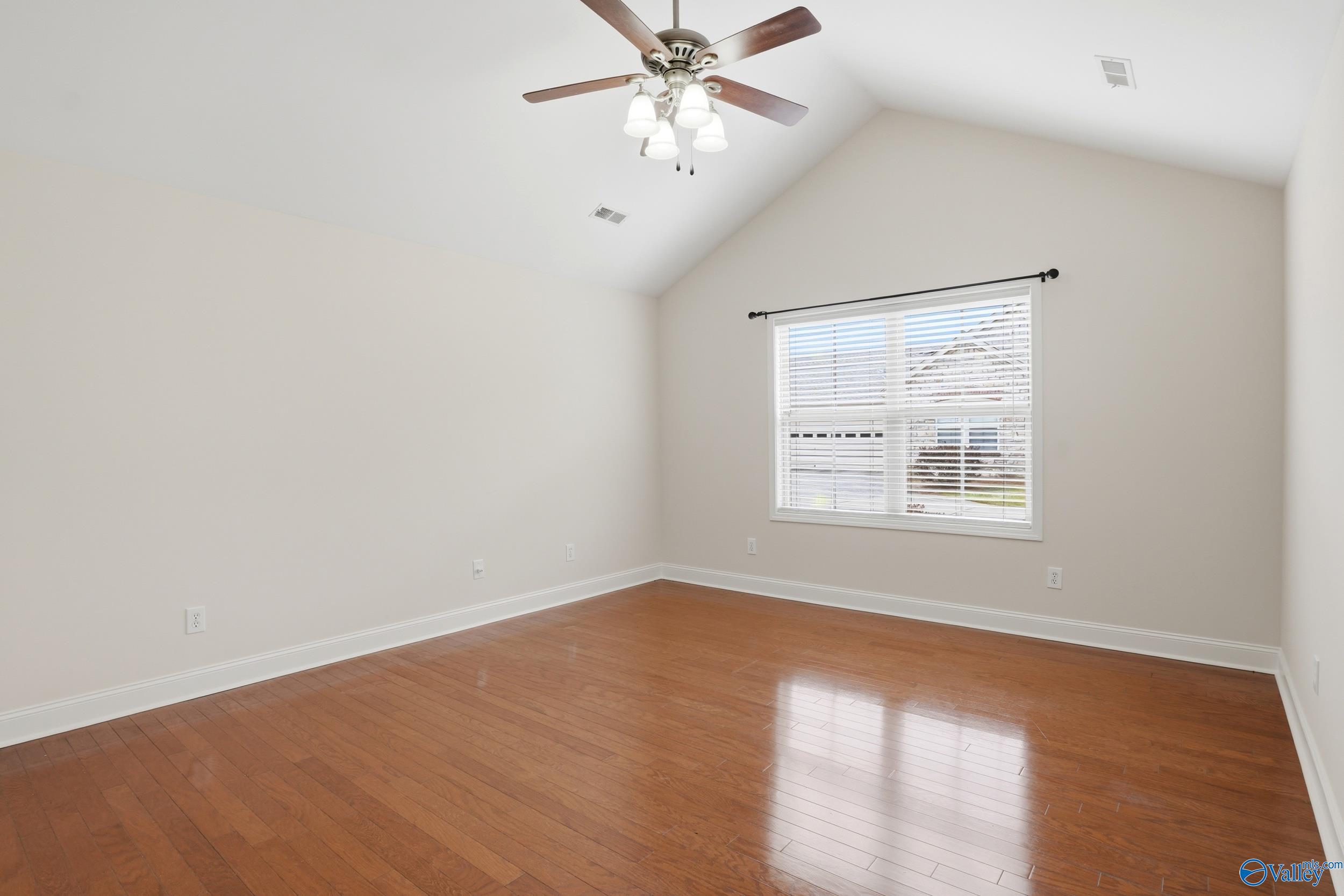 52 Laurel Lane SE