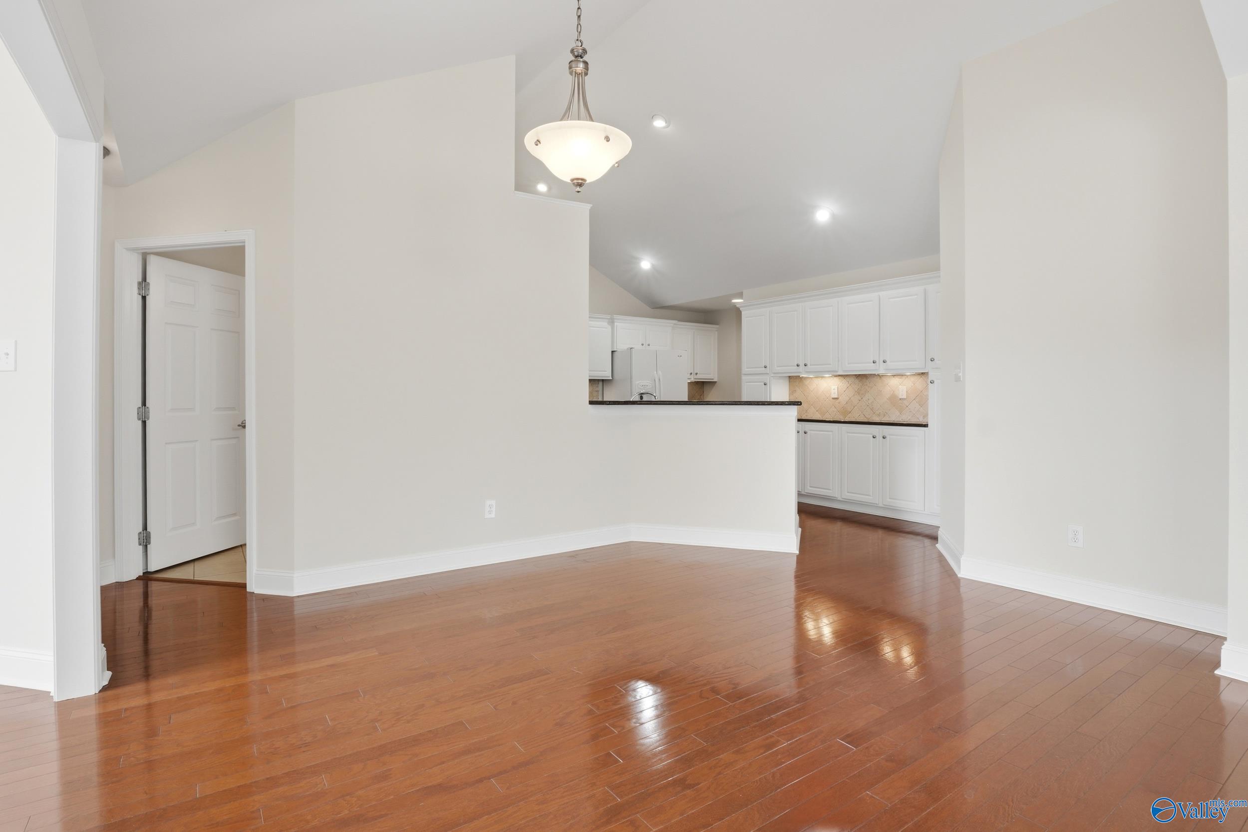 52 Laurel Lane SE
