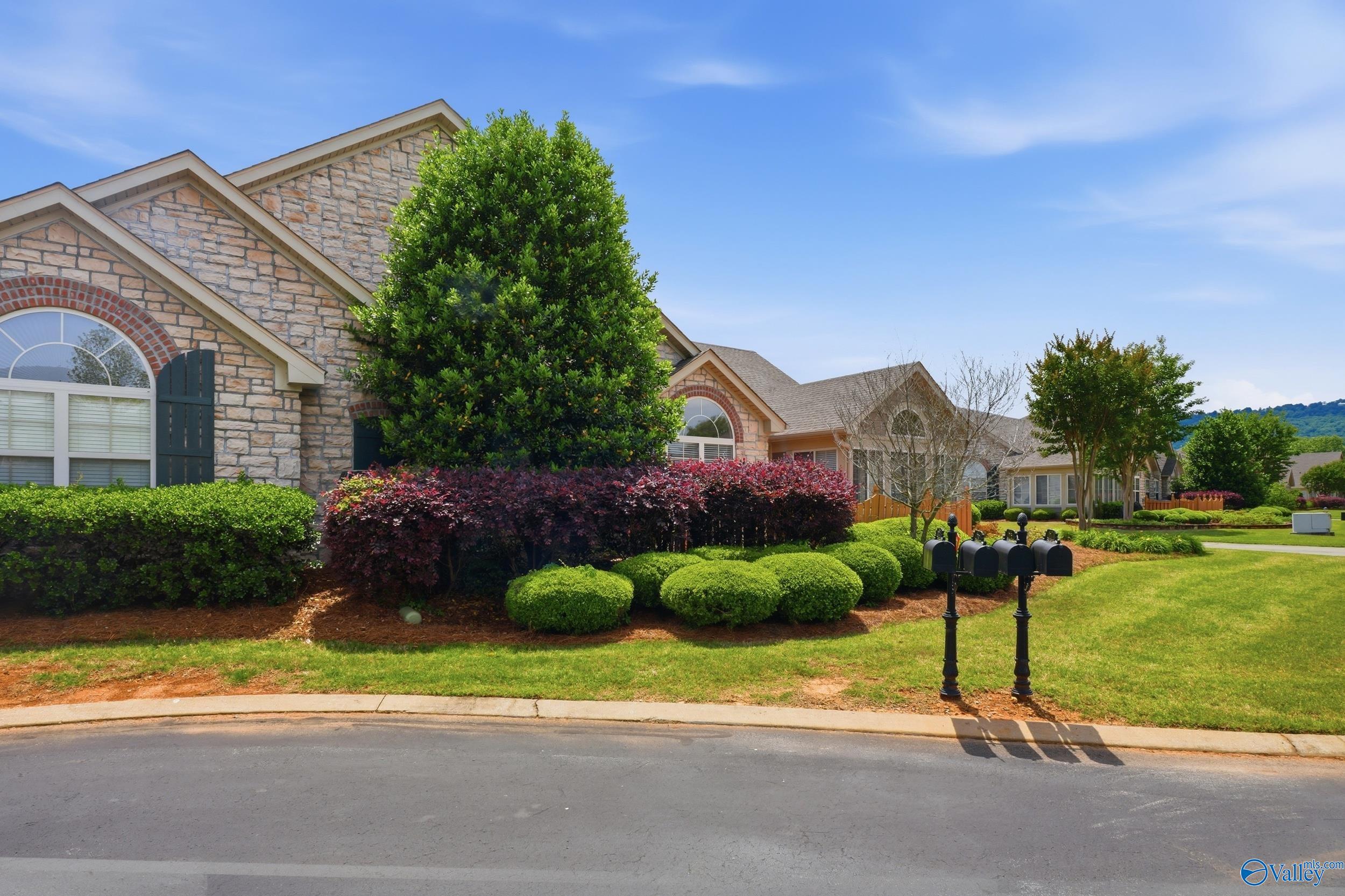 52 Laurel Lane SE