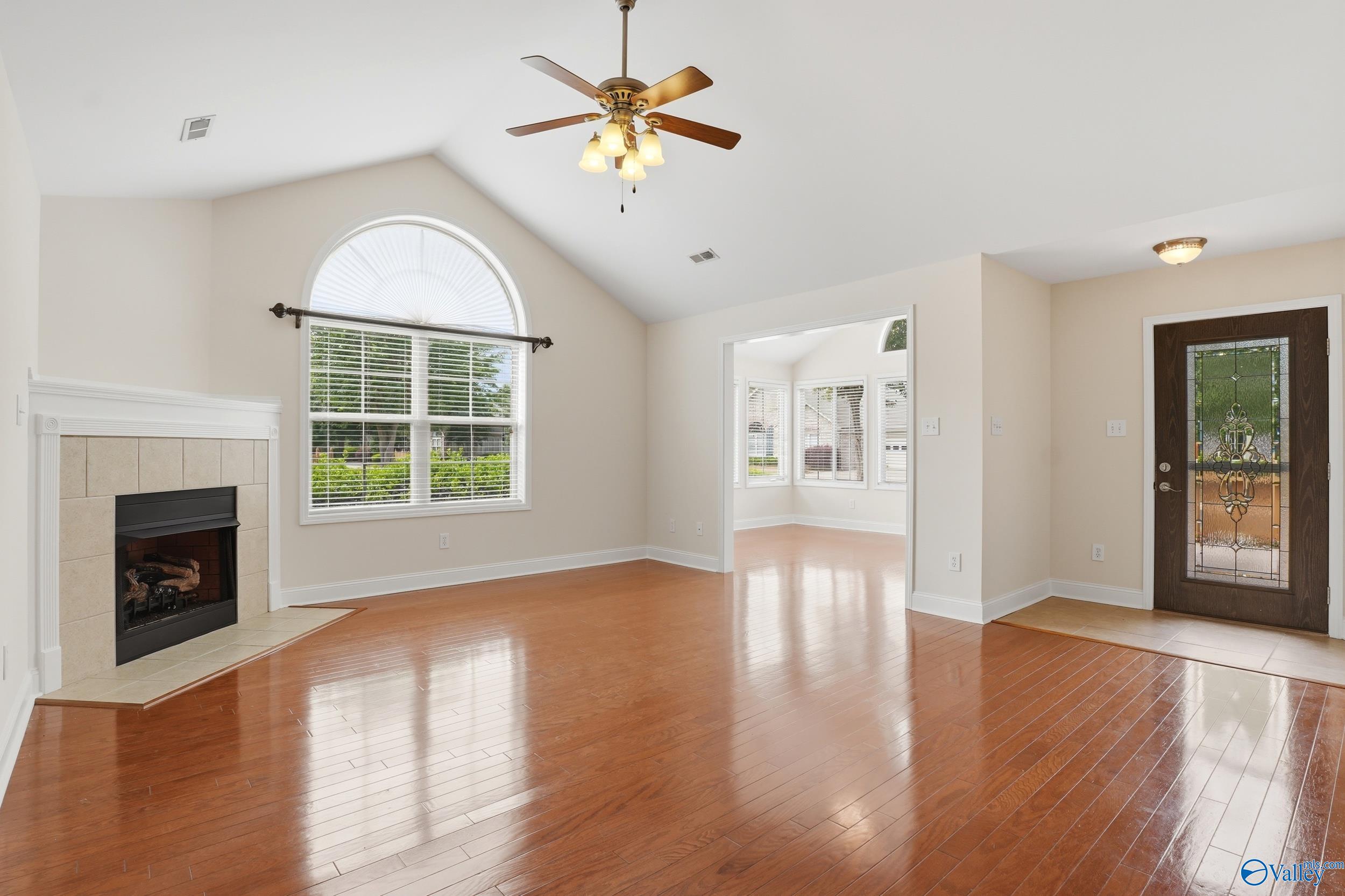 52 Laurel Lane SE