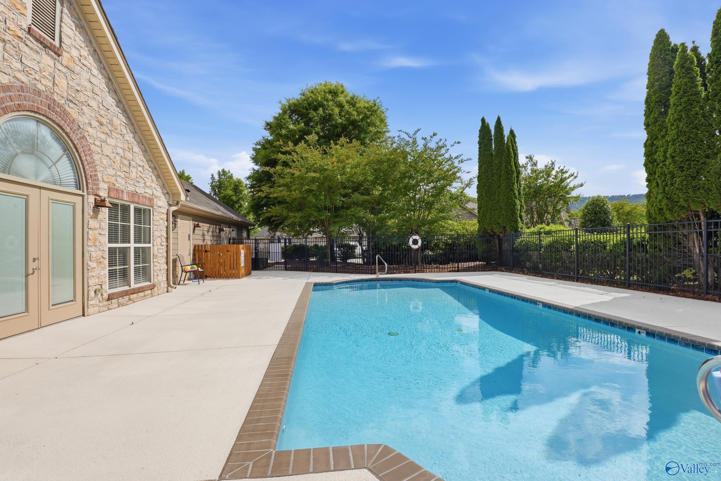 52 Laurel Lane SE