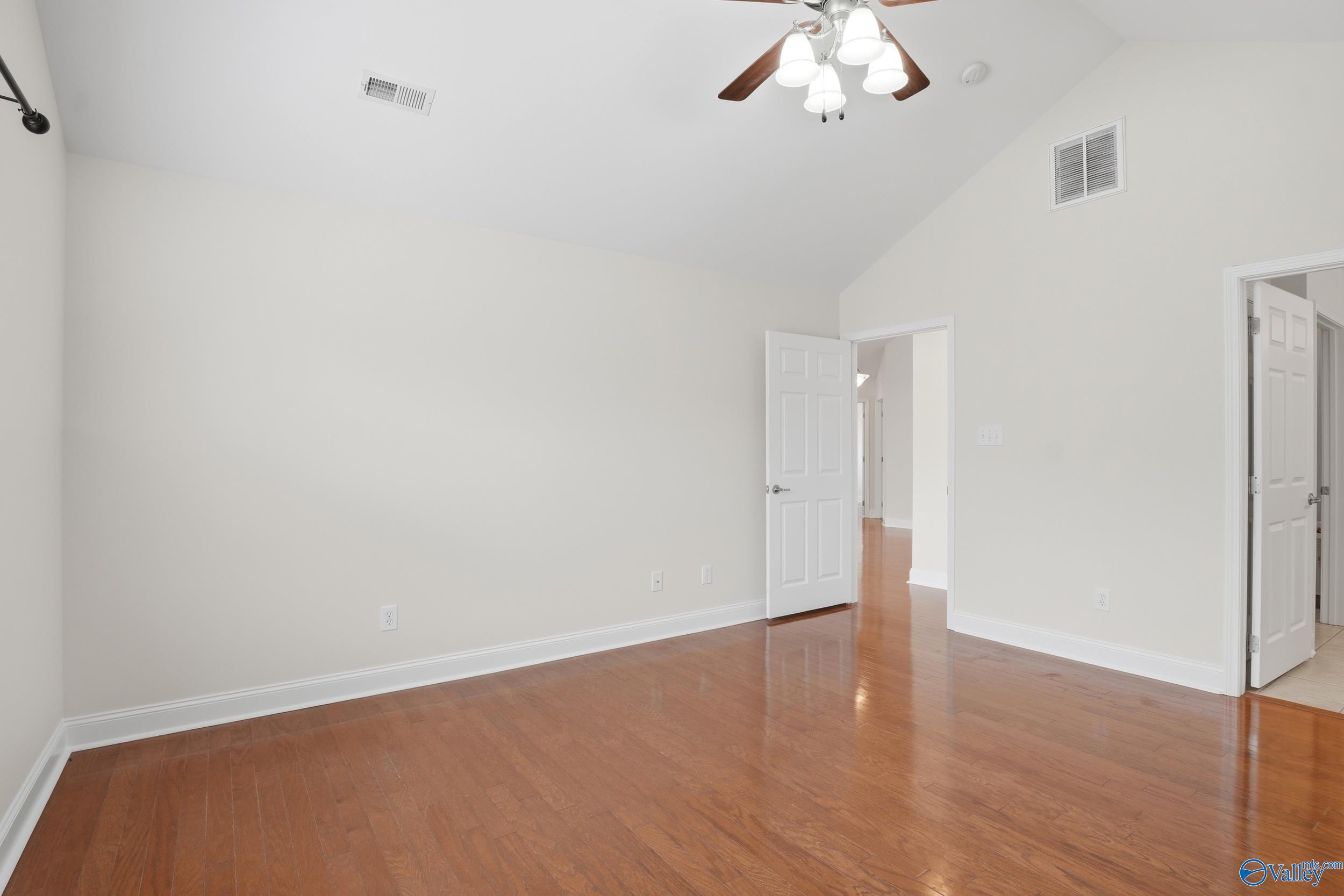 52 Laurel Lane SE