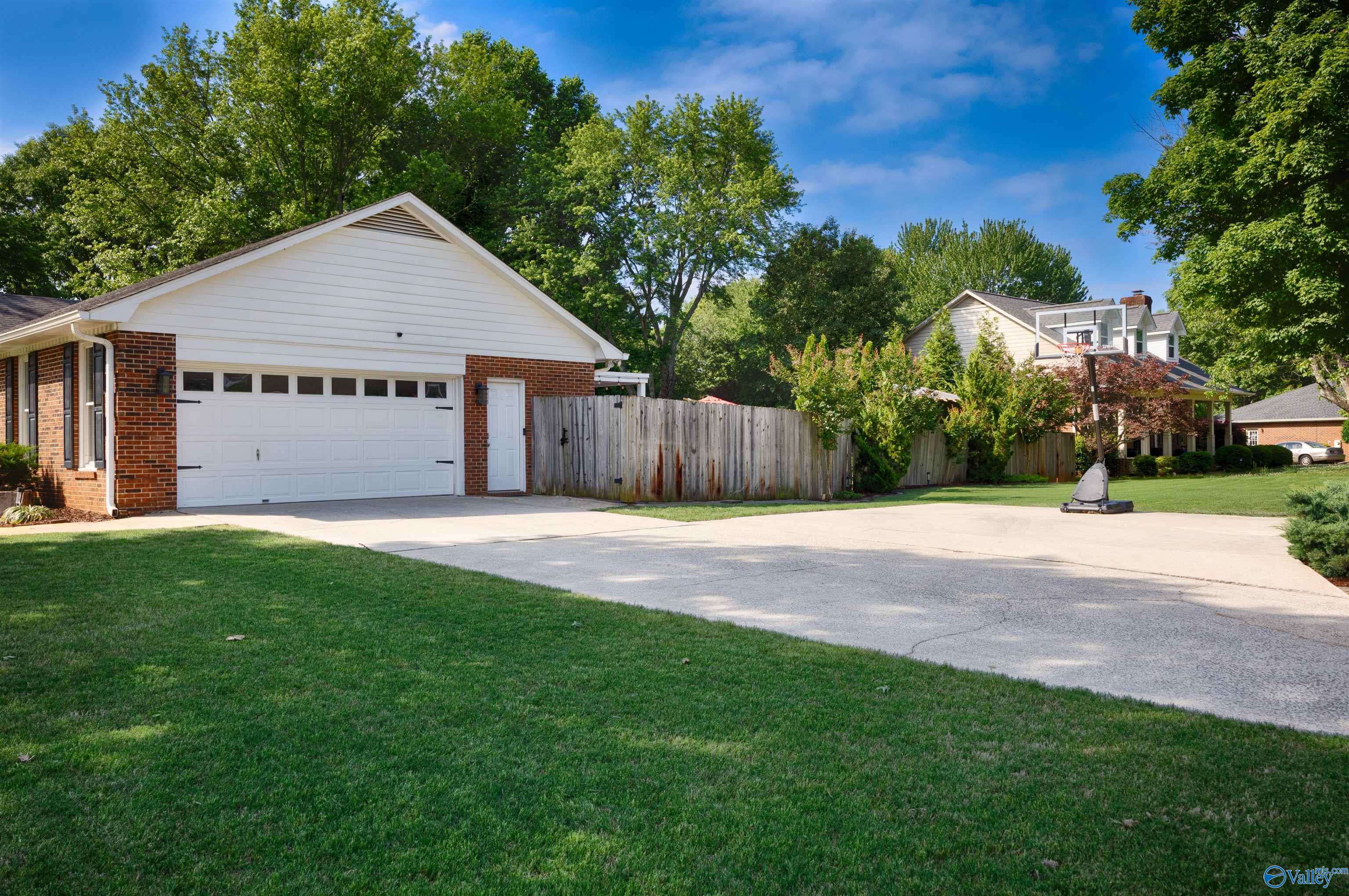 107 Yorkshire Drive