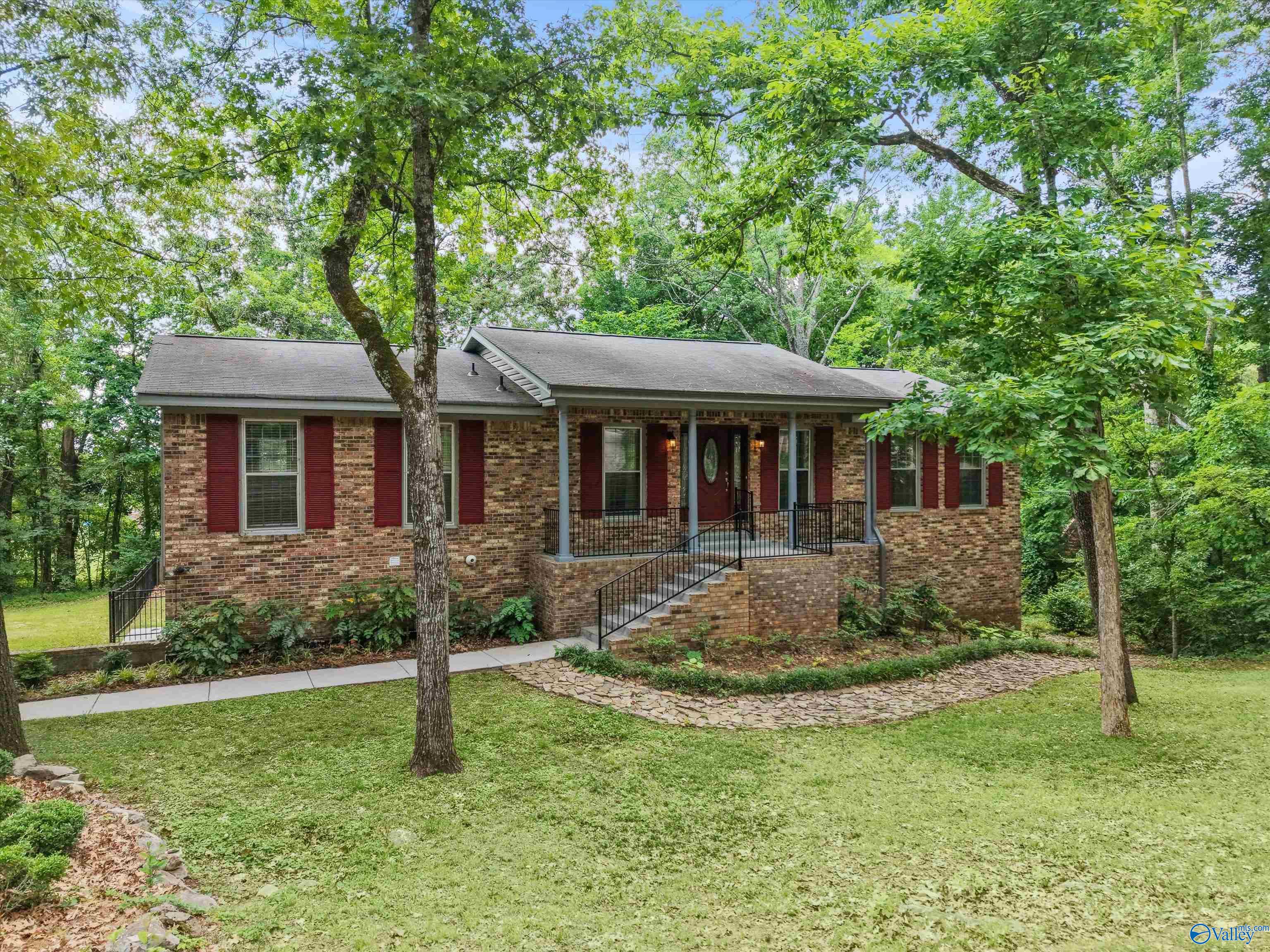 718 Versailles Drive SE