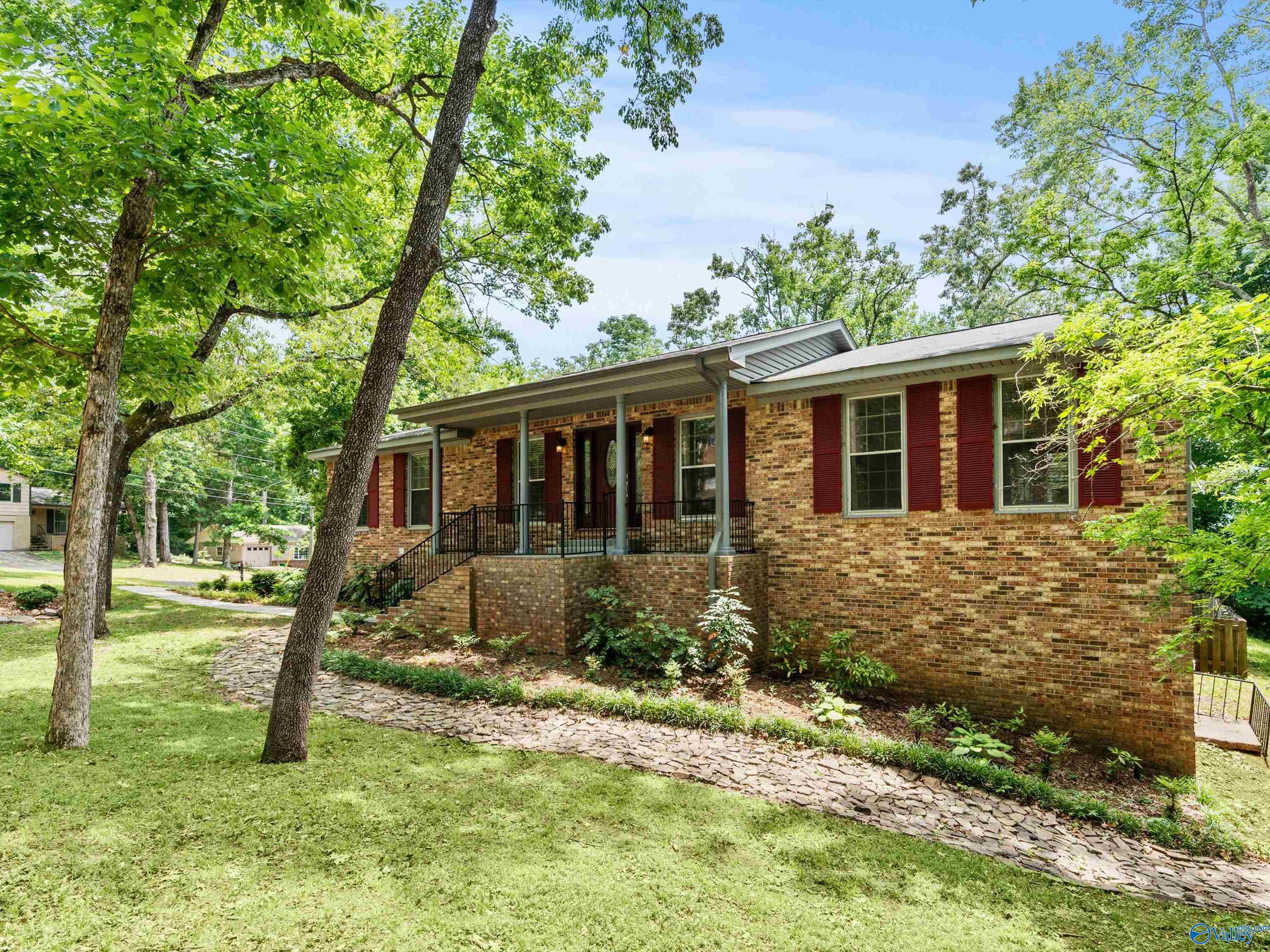 718 Versailles Drive SE