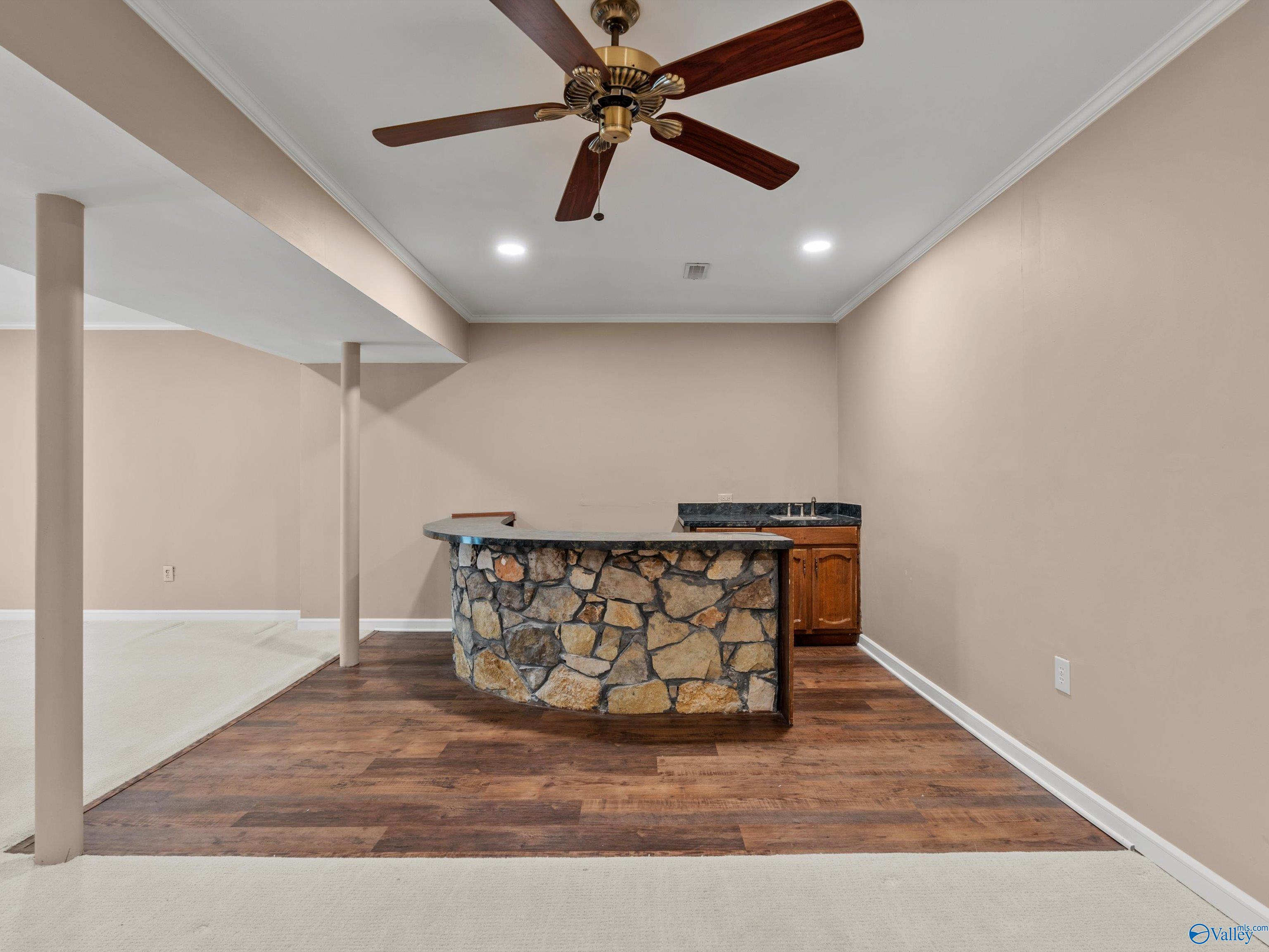 718 Versailles Drive SE