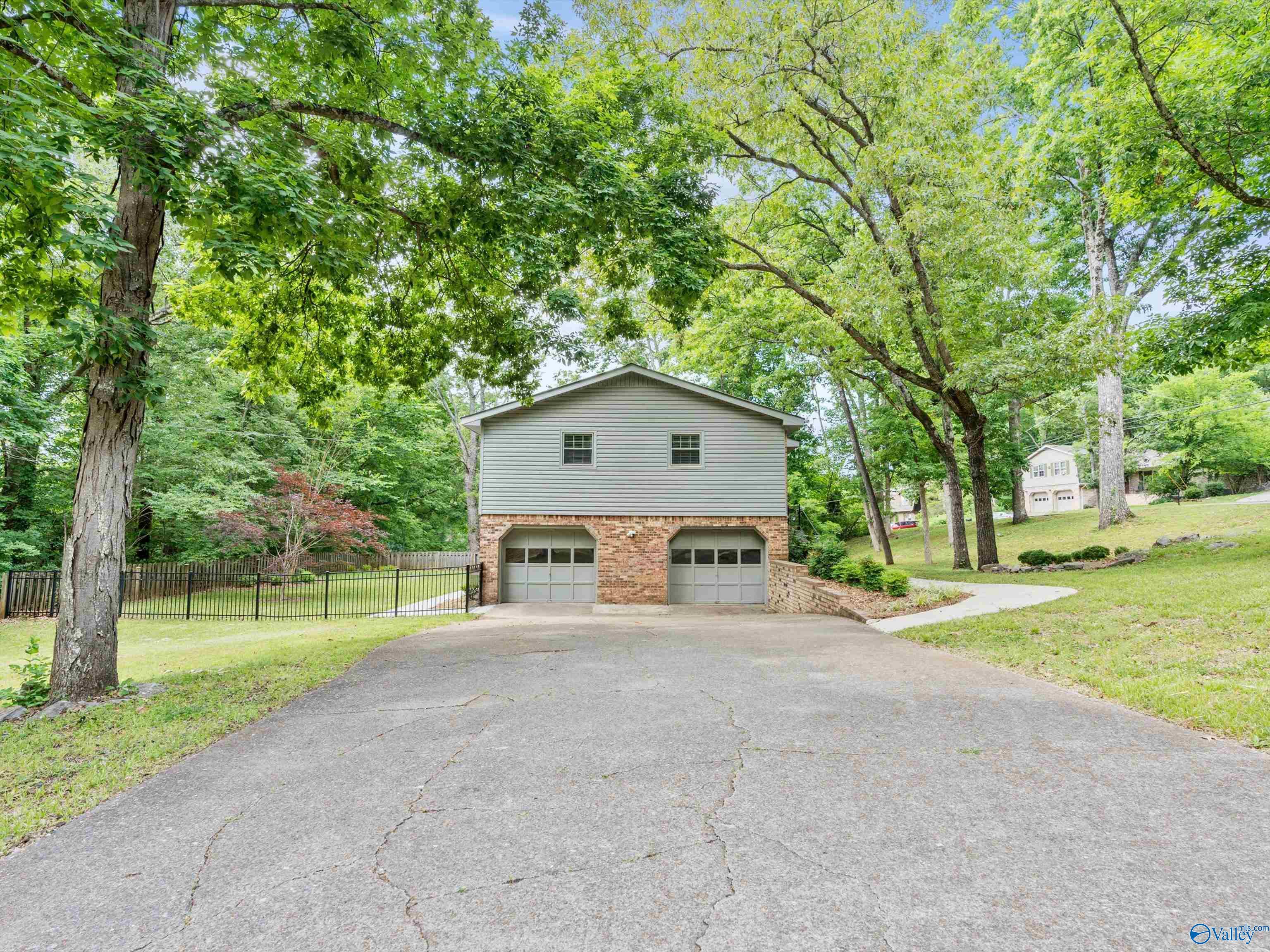 718 Versailles Drive SE