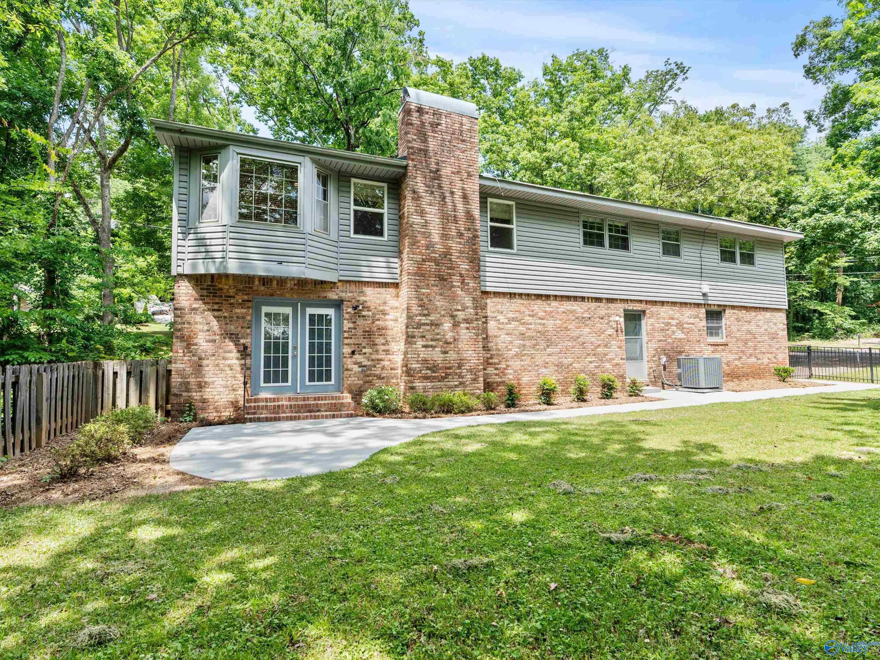 718 Versailles Drive SE