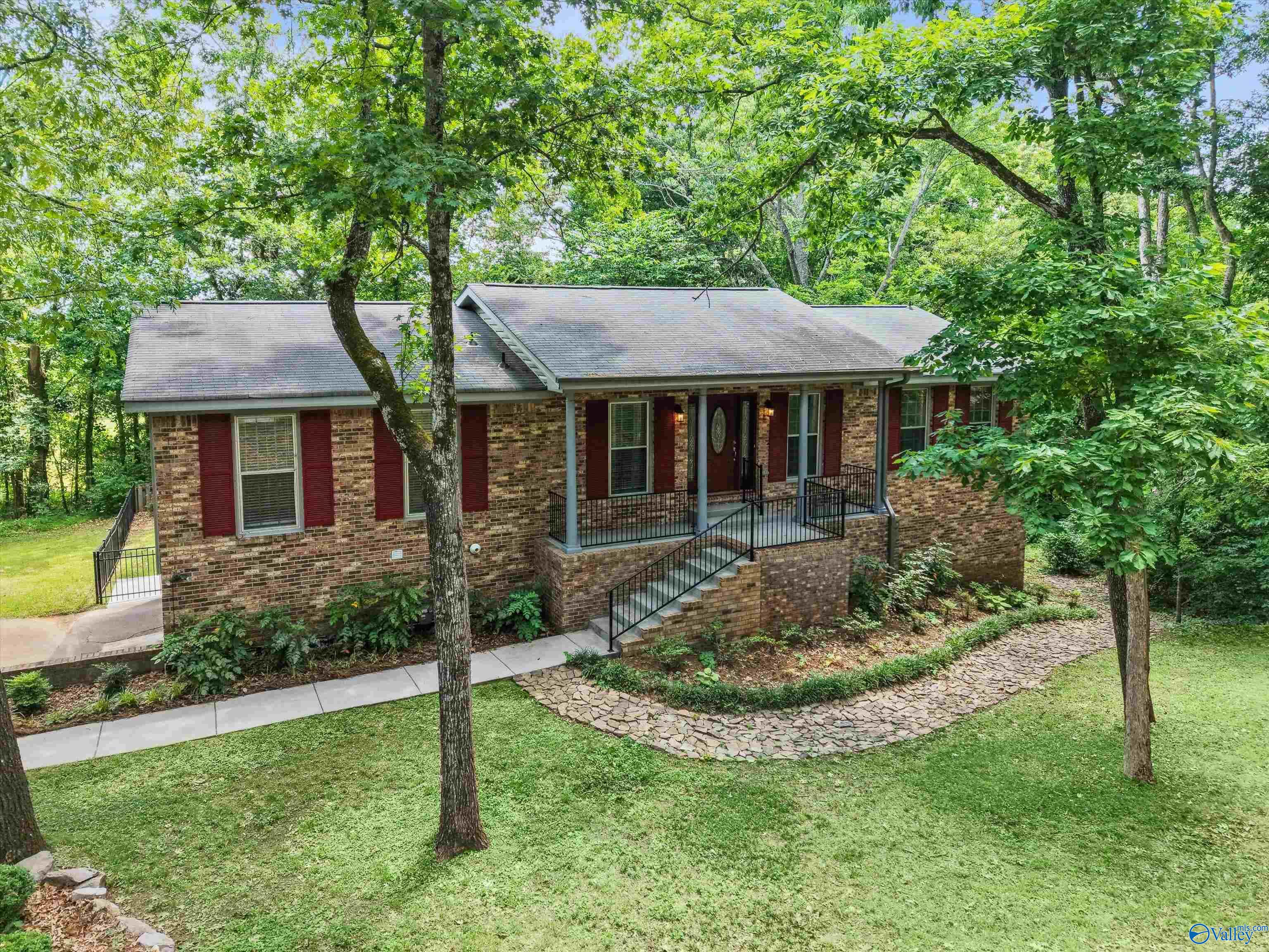 718 Versailles Drive SE