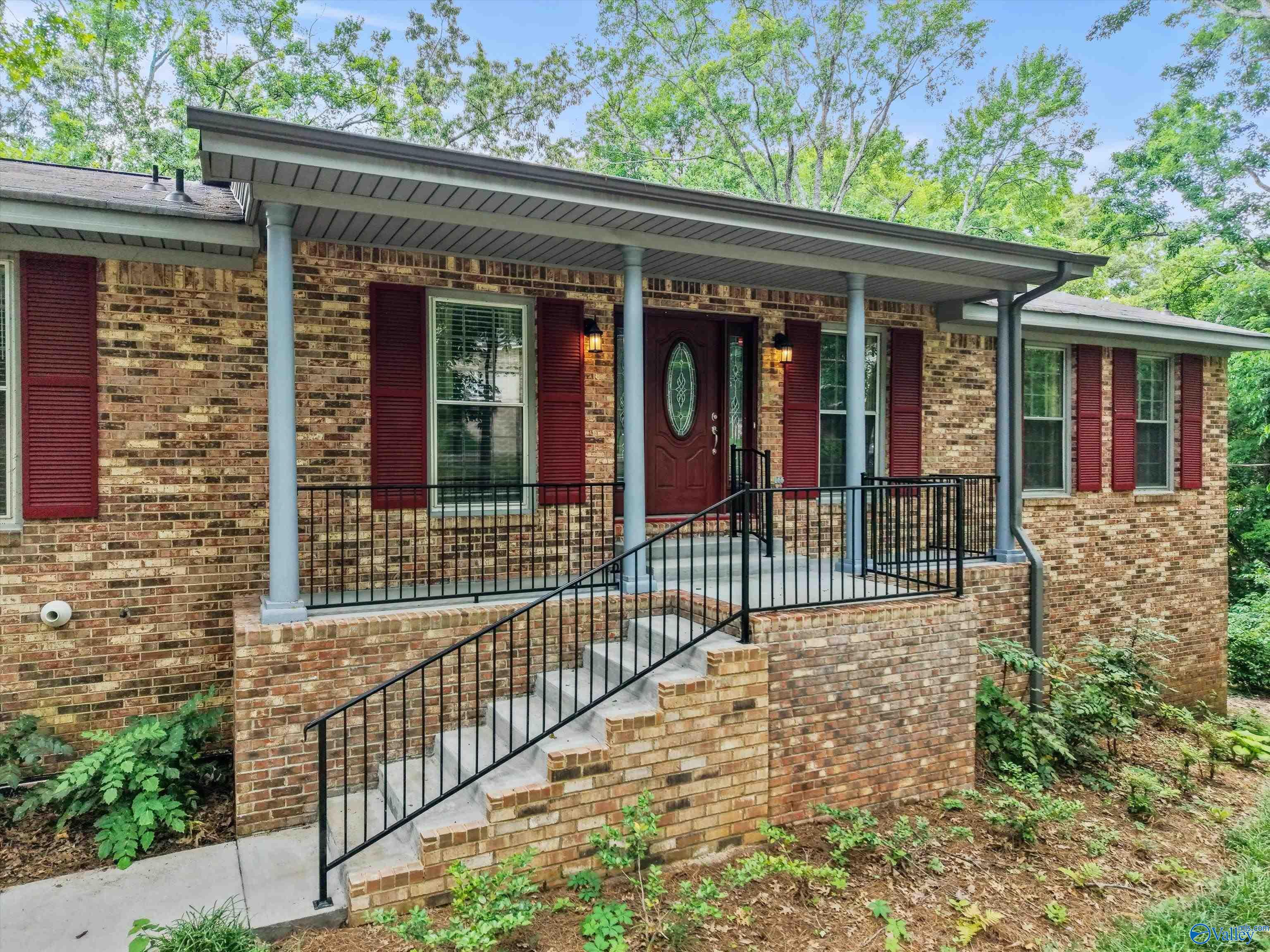 718 Versailles Drive SE