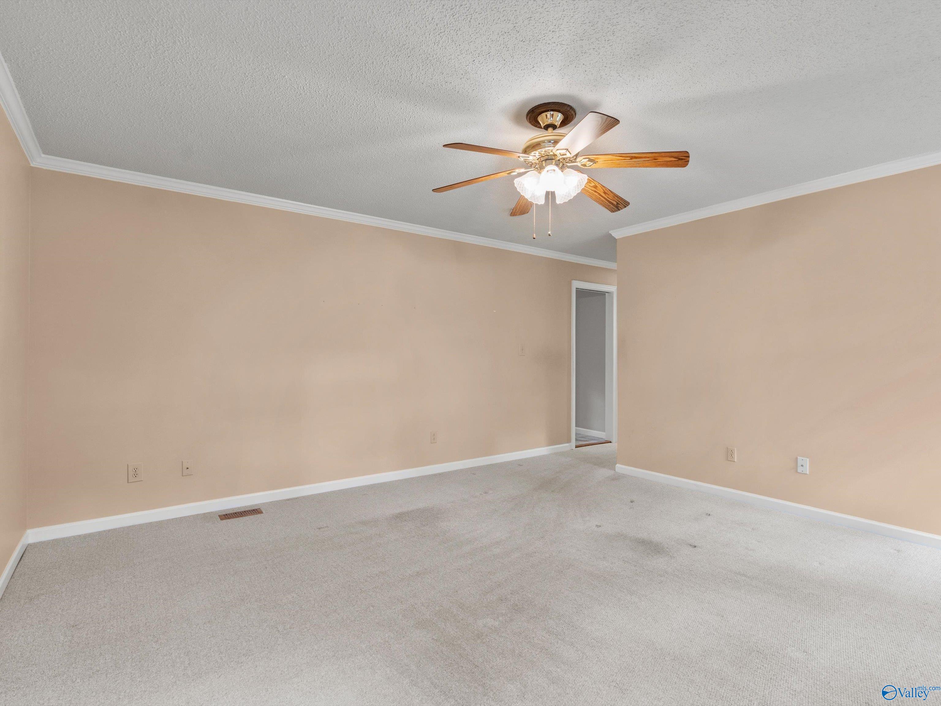 718 Versailles Drive SE