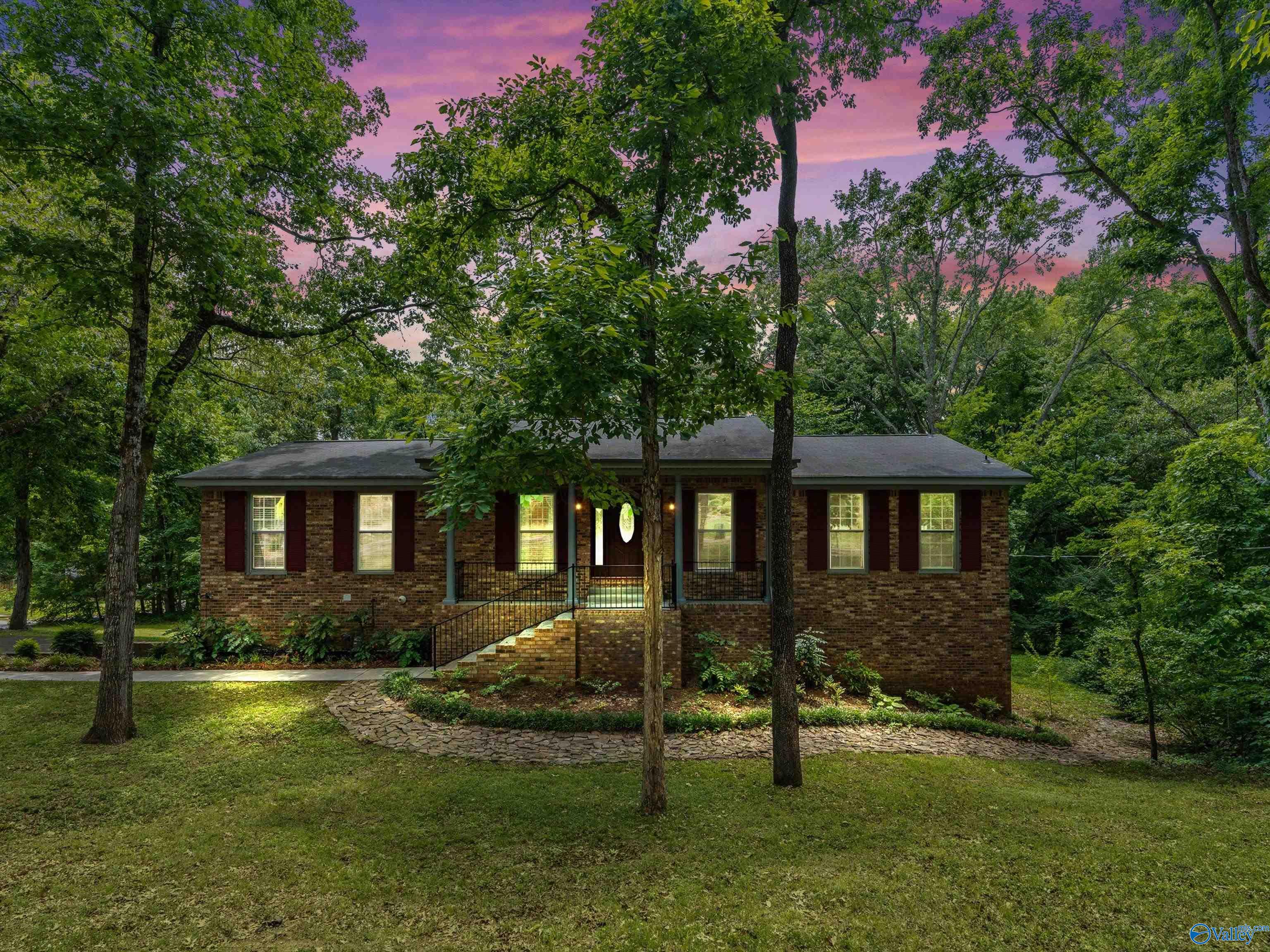 718 Versailles Drive SE