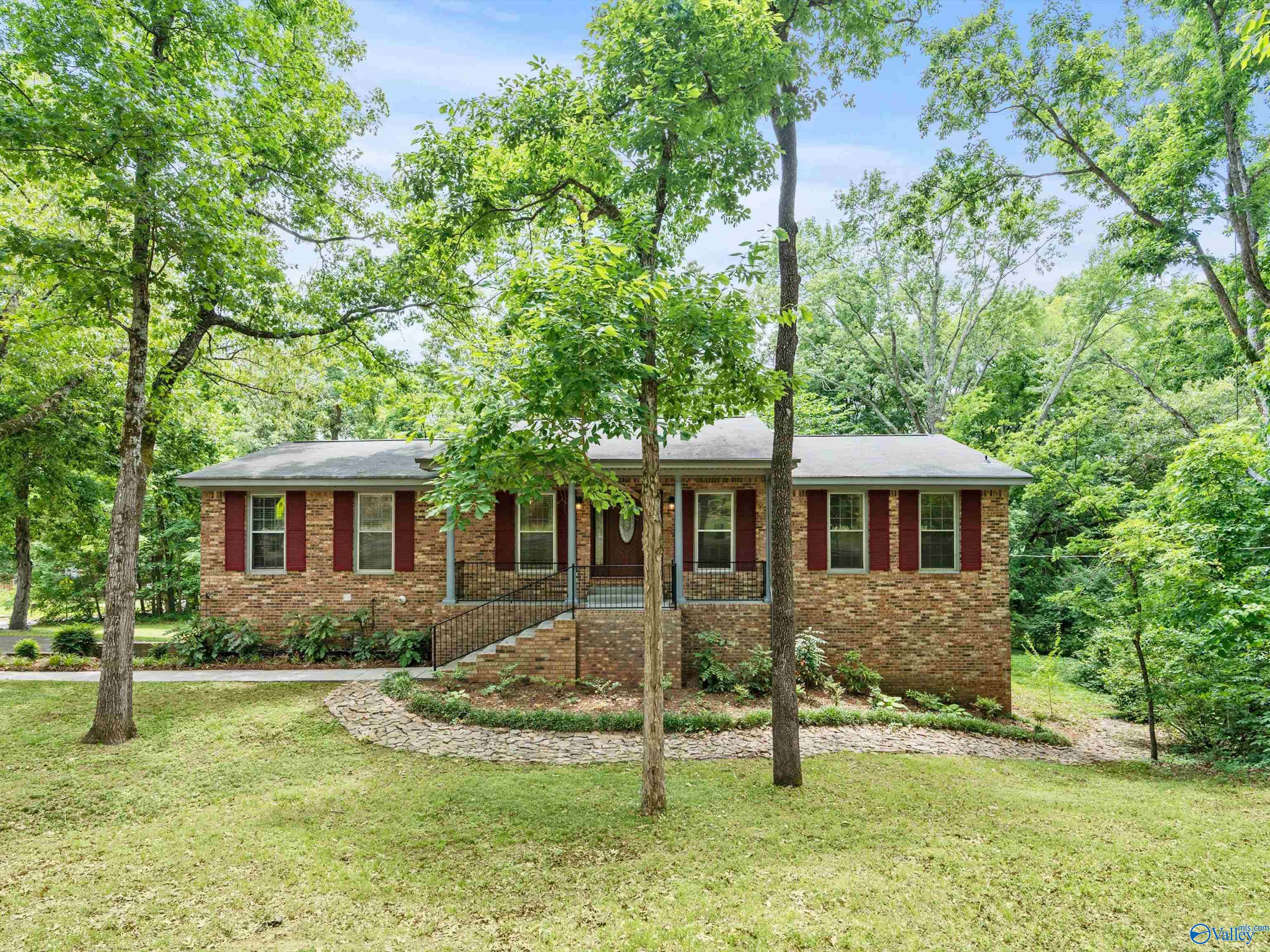 718 Versailles Drive SE