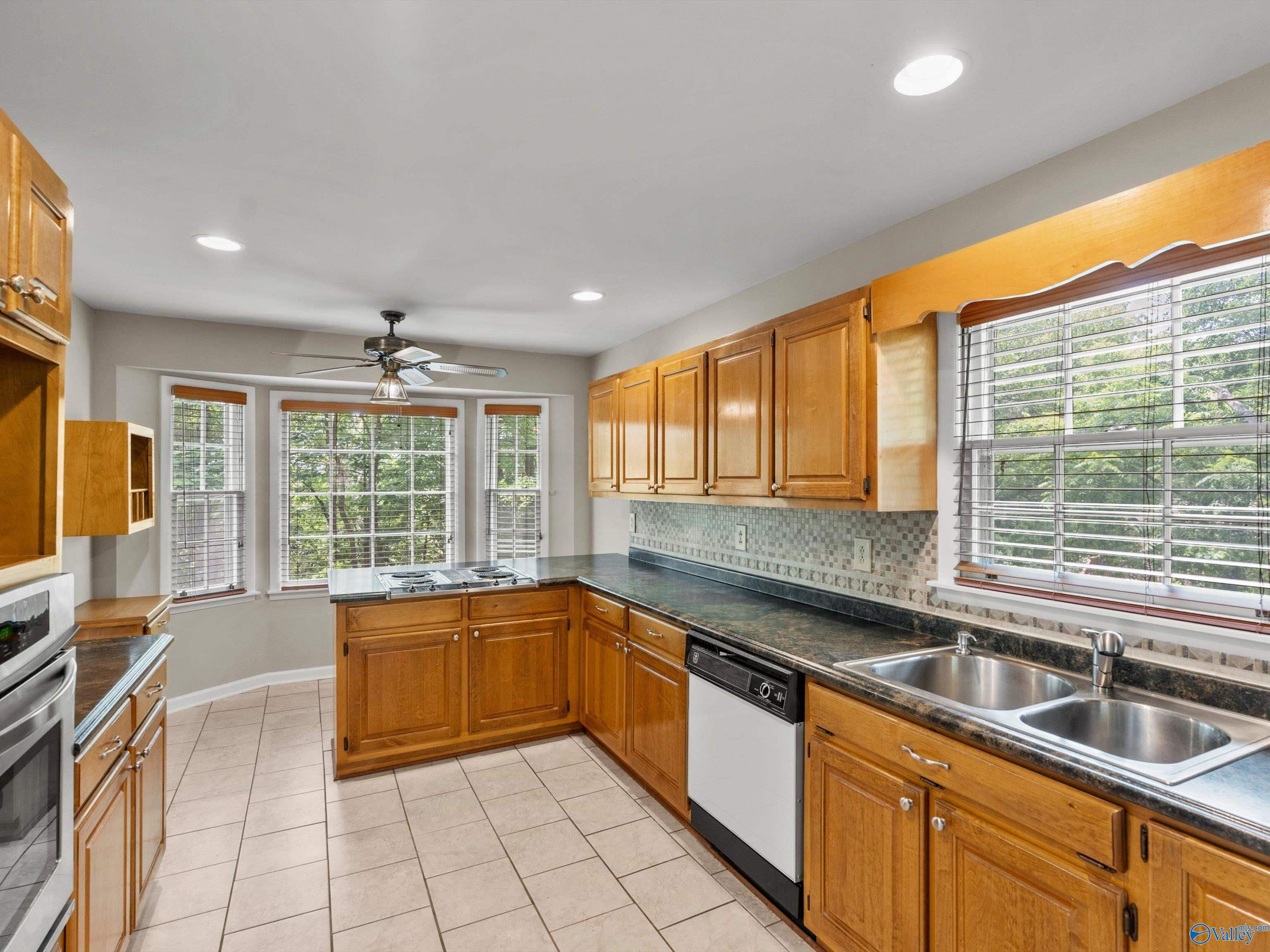 718 Versailles Drive SE